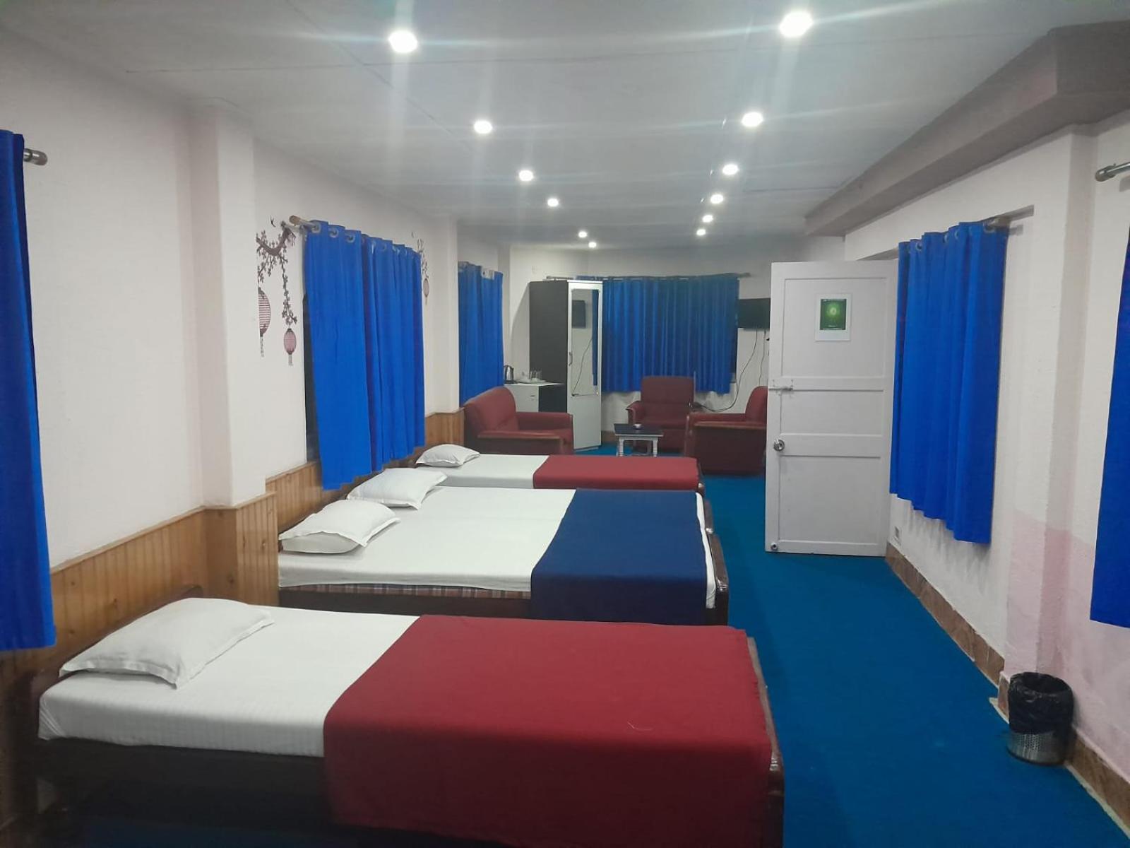 Quadruple Room with Balcony - Photo 1