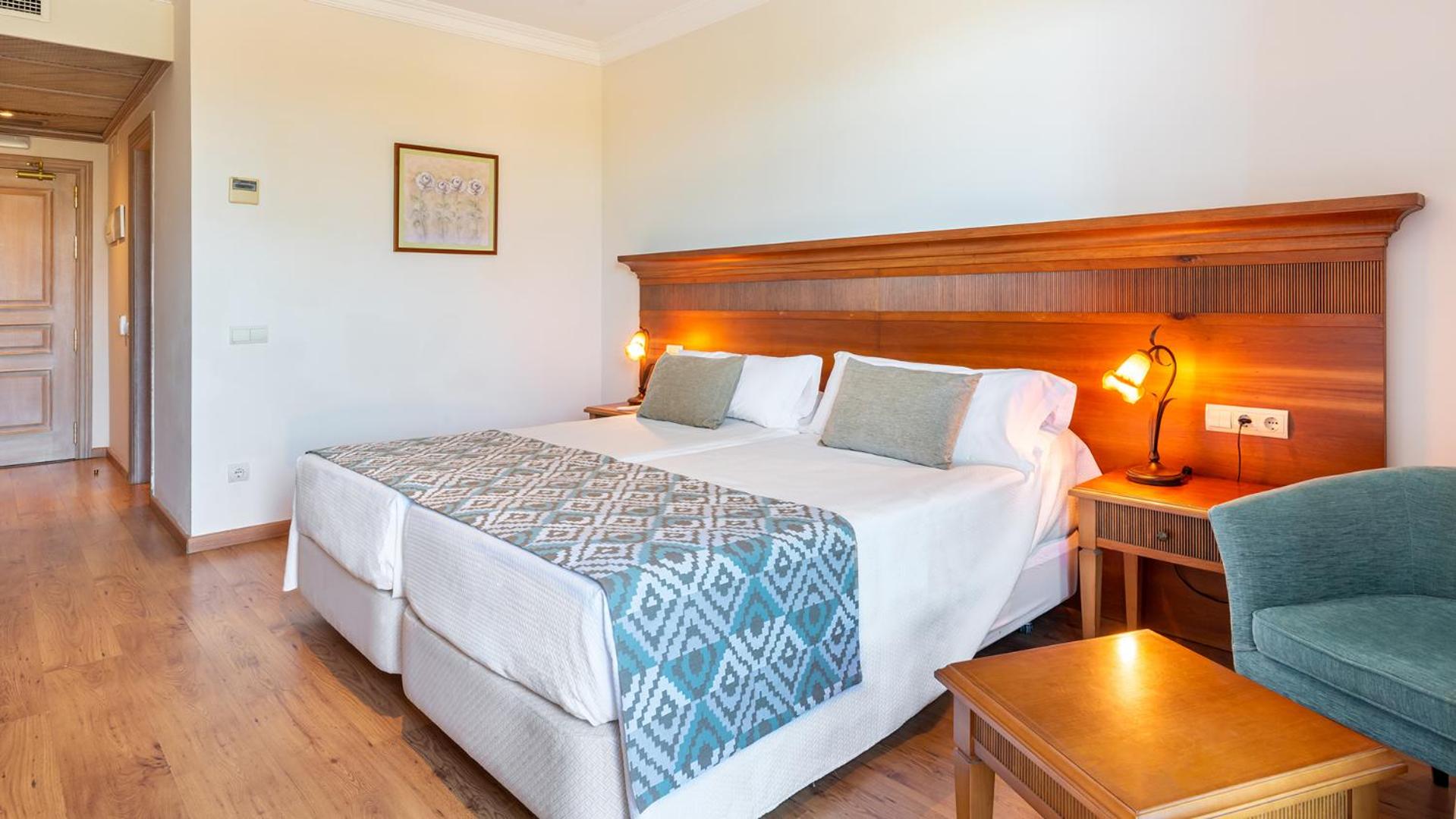 Double Room with Balcony (2 Adults) - Photo 1