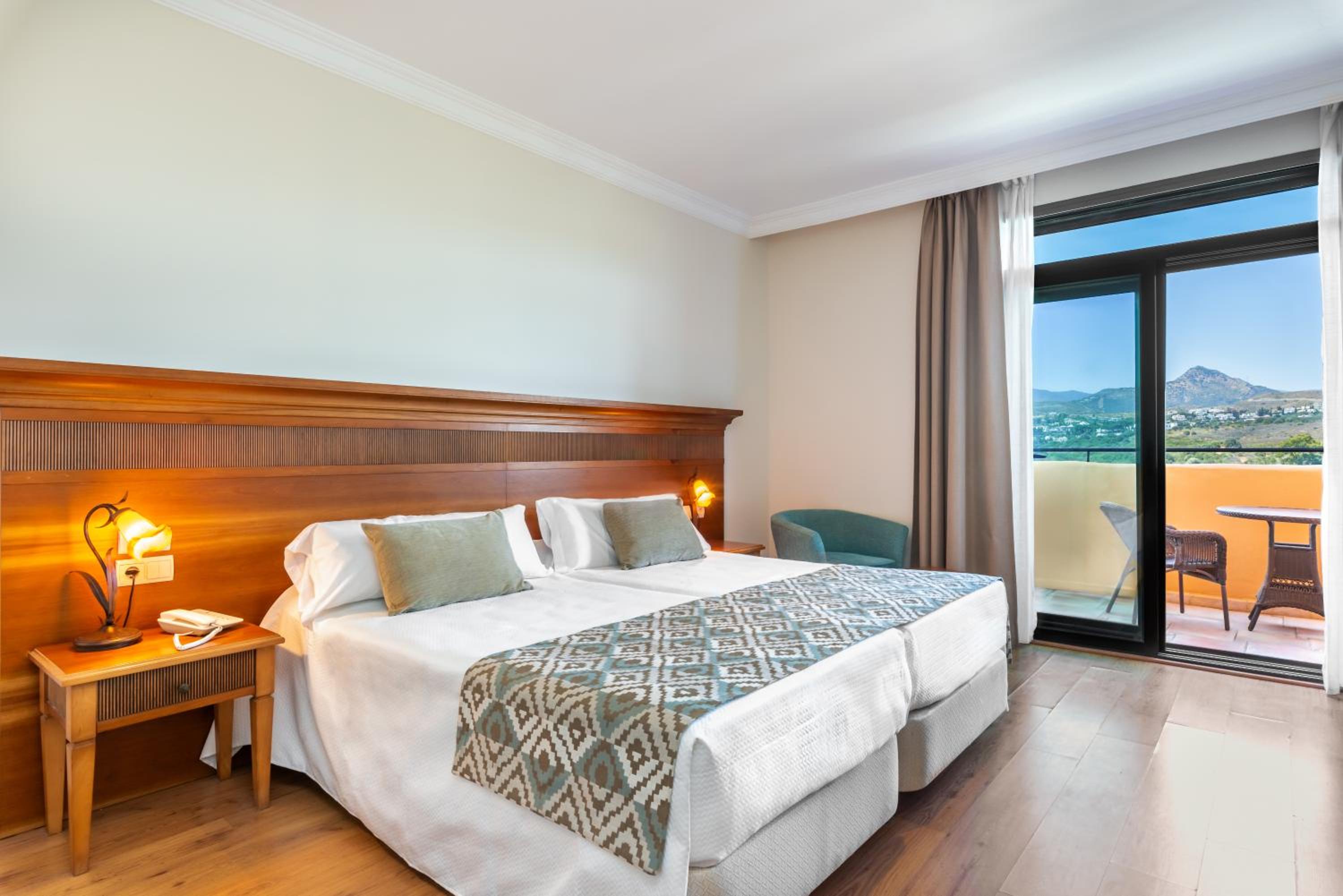 Double Room with Balcony (2 Adults) - Photo 6