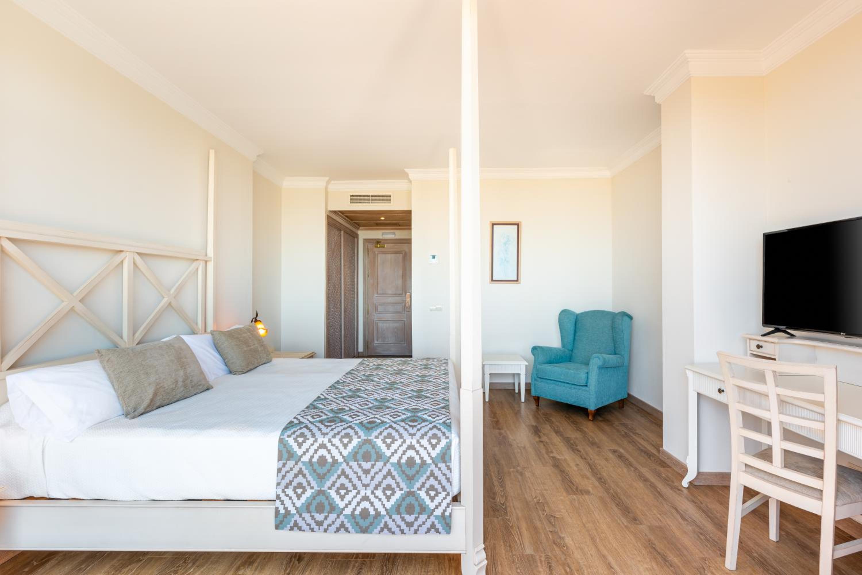Double Room with Sea View (2 Adults) - Photo 1