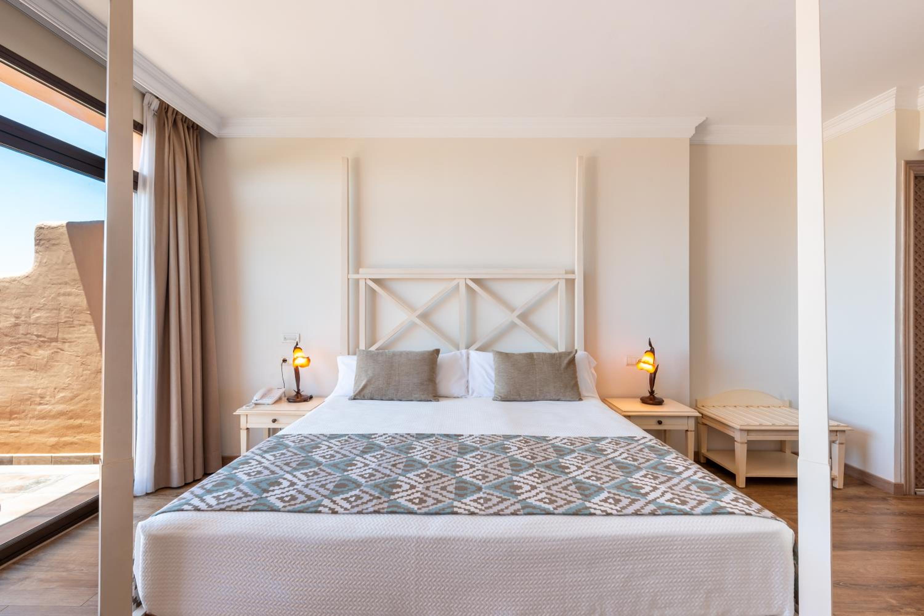 Double Room with Sea View (2 Adults) - Photo 7