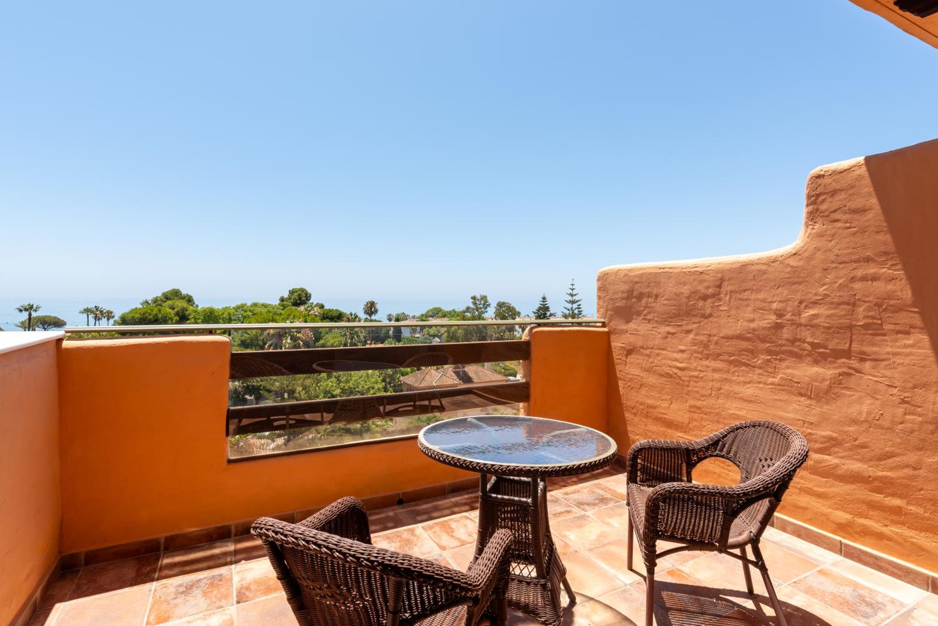 Double Room with Sea View (2 Adults) - Photo 5