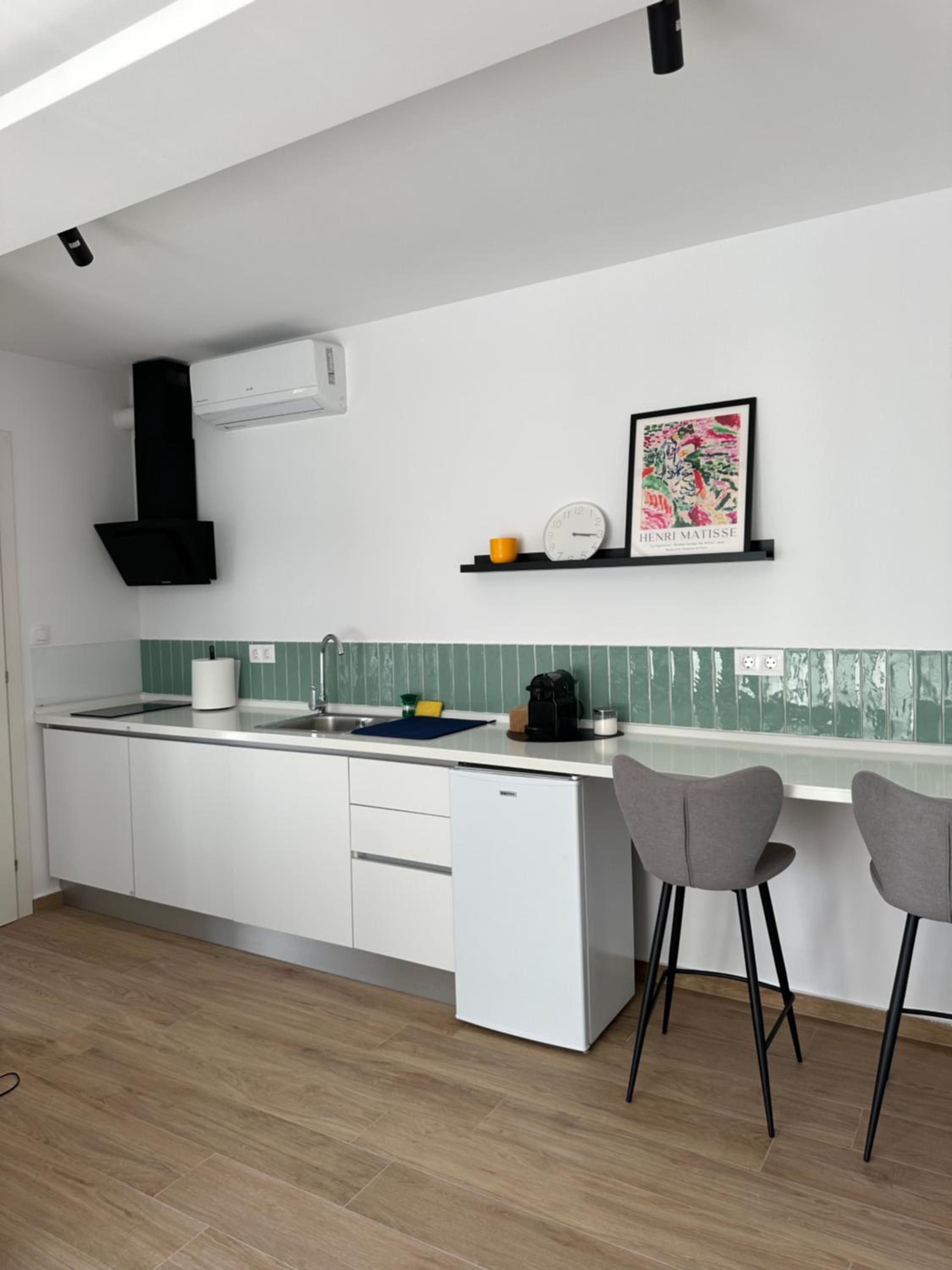 Apartment with Balcony photo 2