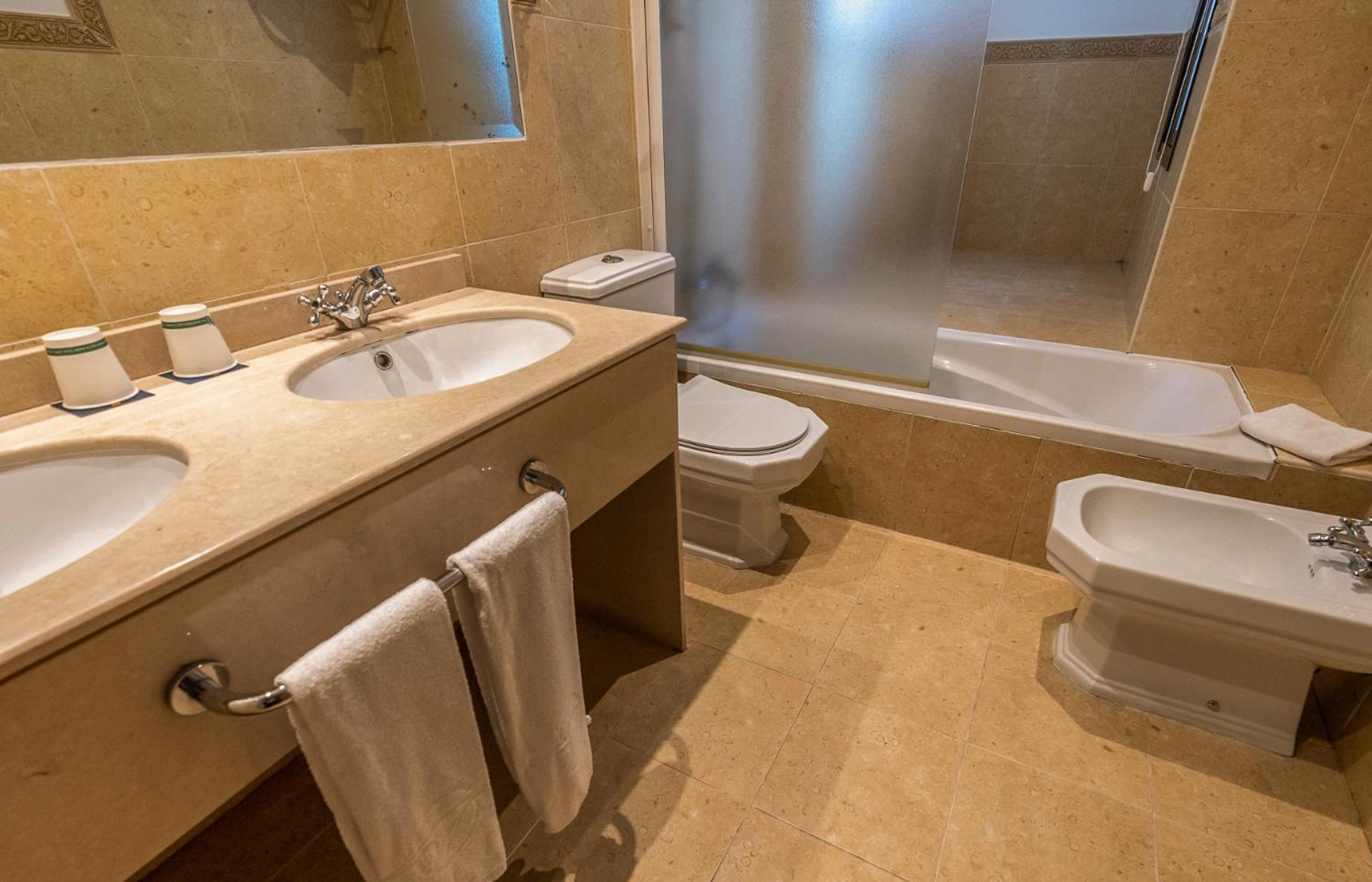 Double Room with Sea View (2 Adults) - Photo 4