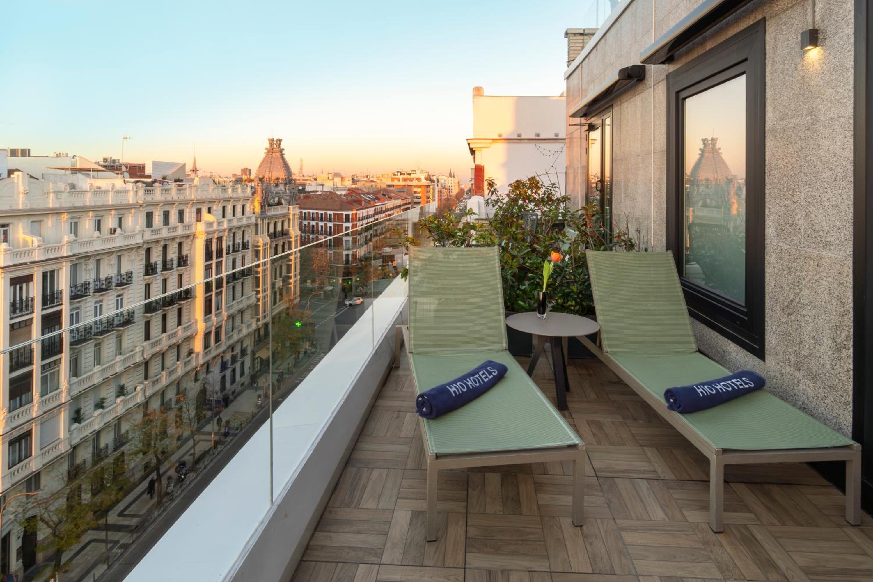 Deluxe Double Room with Terrace thumbnail 6
