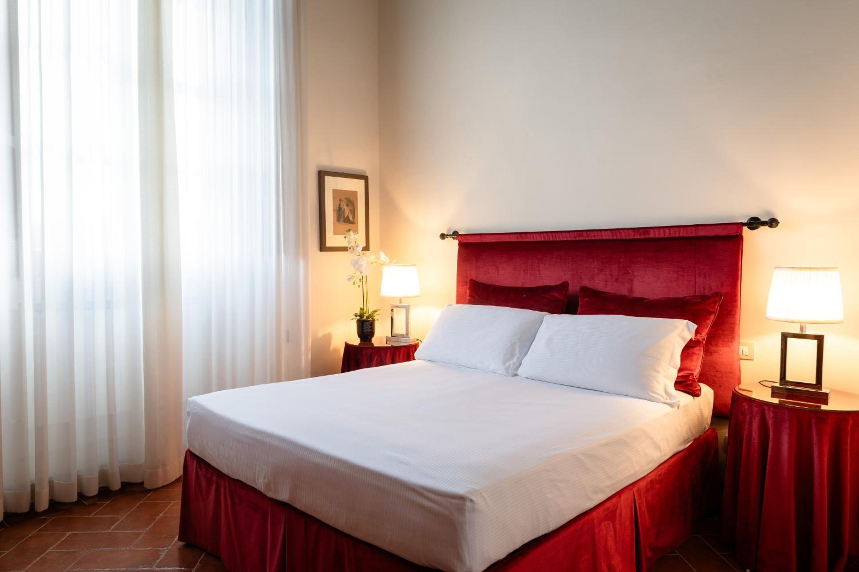 Deluxe Two-Bedroom Apartment with Garden photo 1