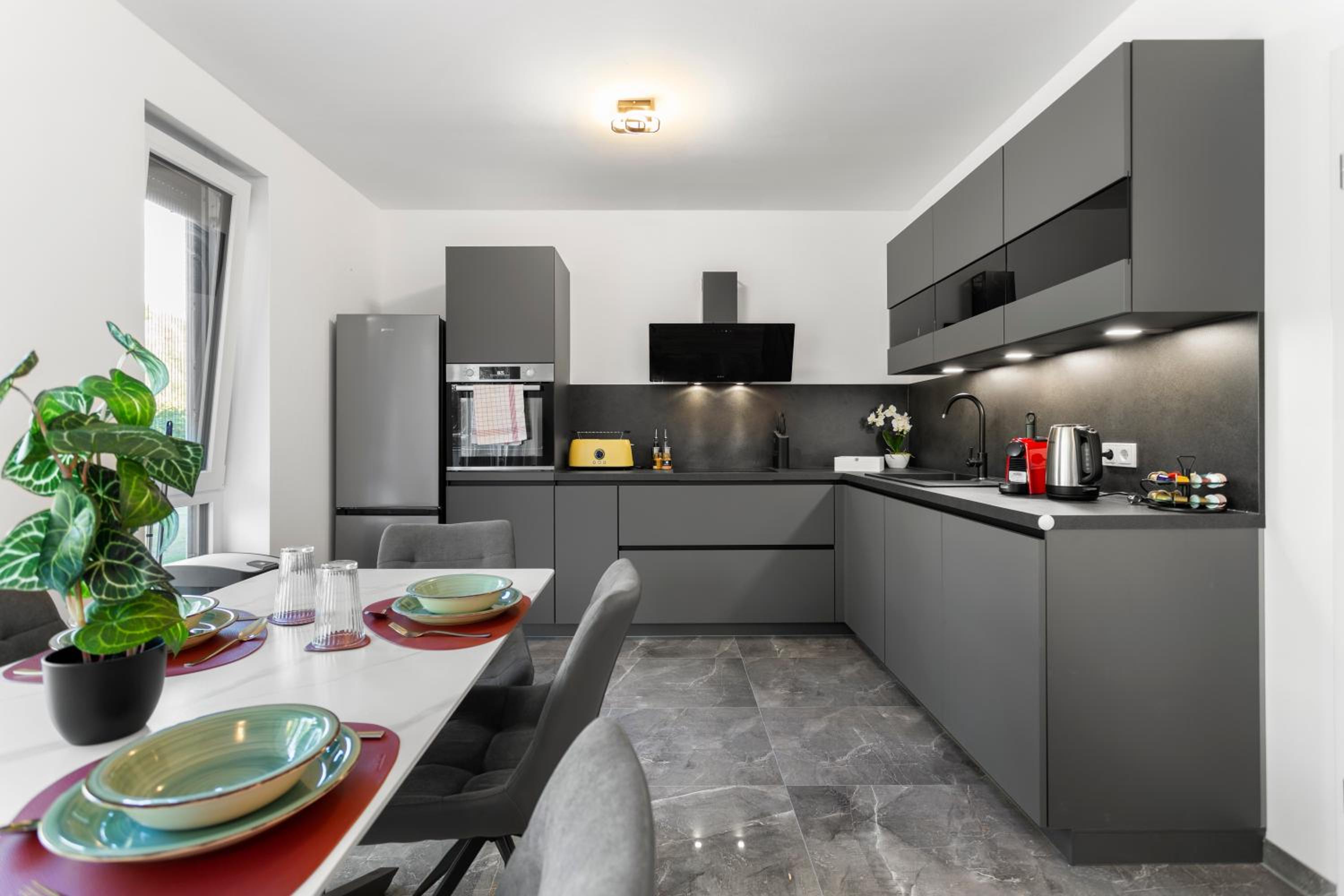 Two-Bedroom Deluxe Apartment with Balcony photo 3