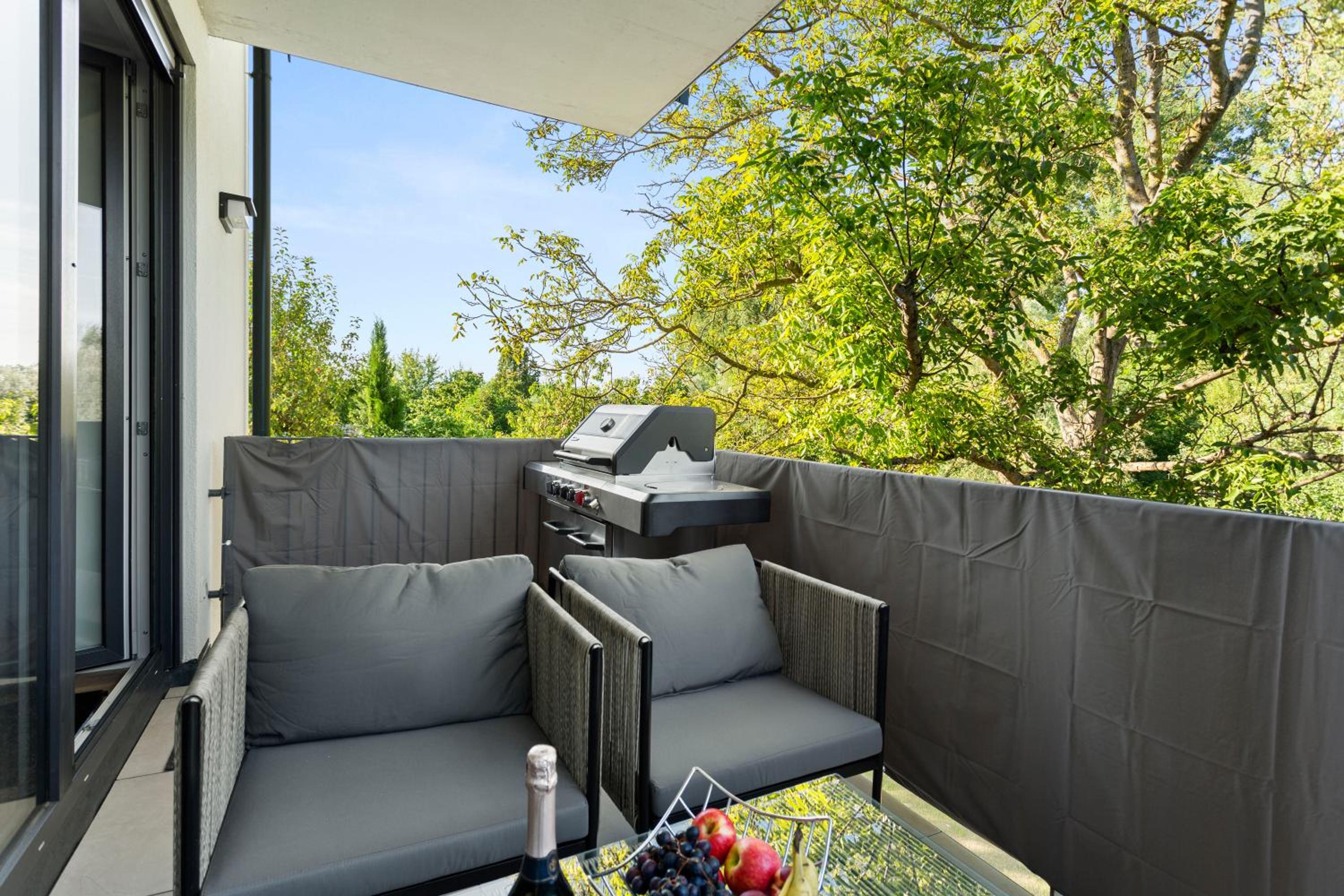 Two-Bedroom Deluxe Apartment with Balcony photo 2