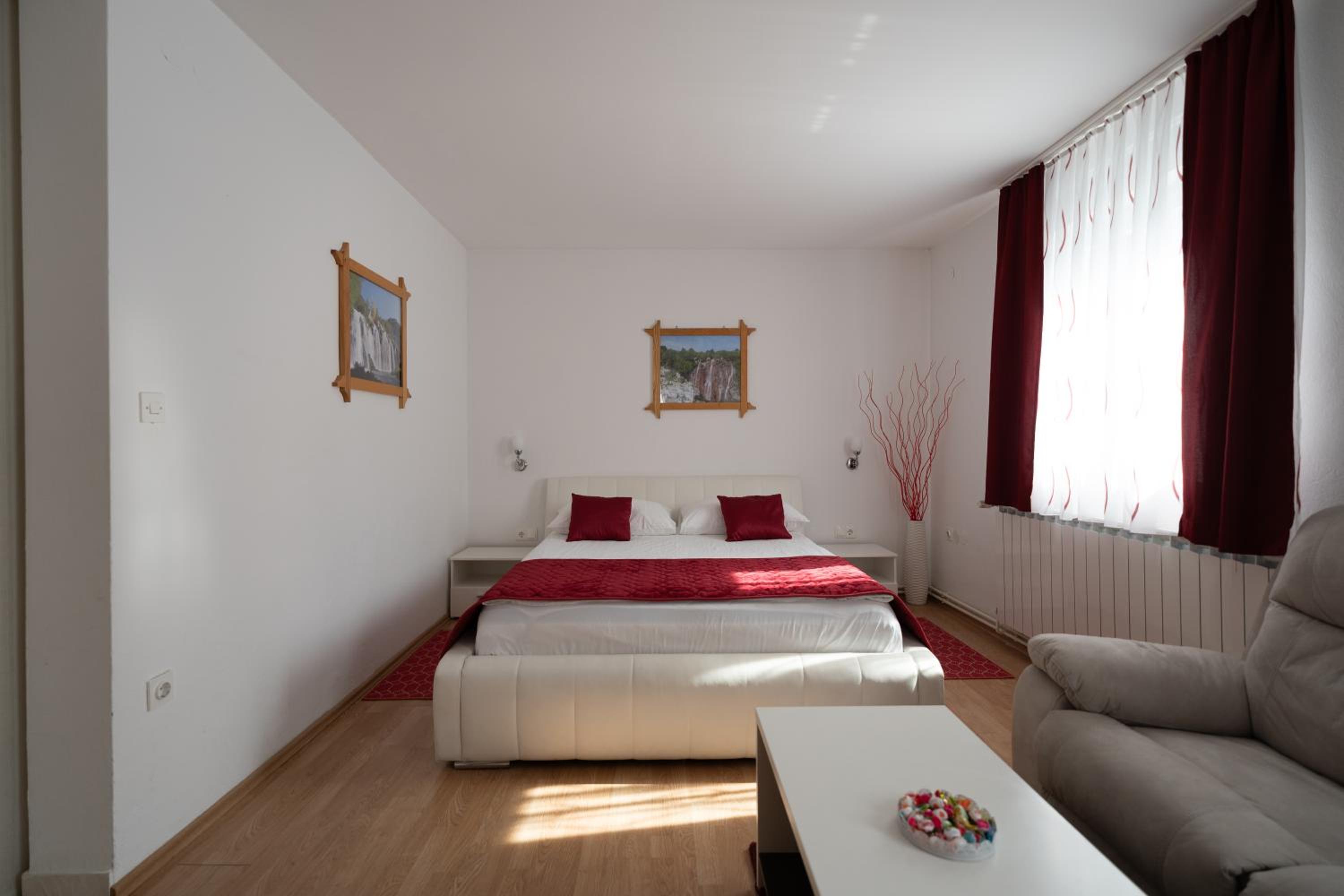 One-Bedroom Apartment - Photo 7