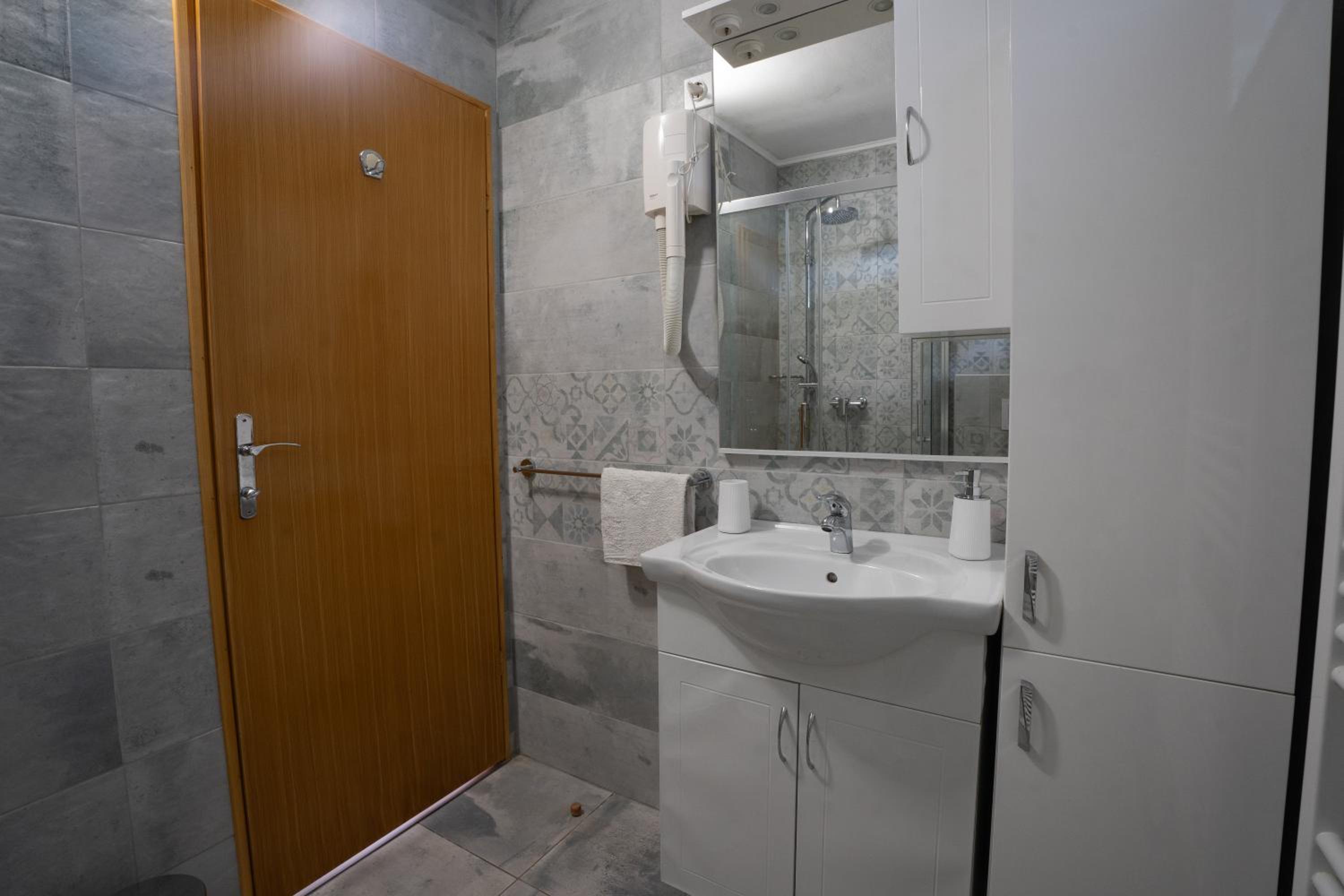 One-Bedroom Apartment - Photo 20