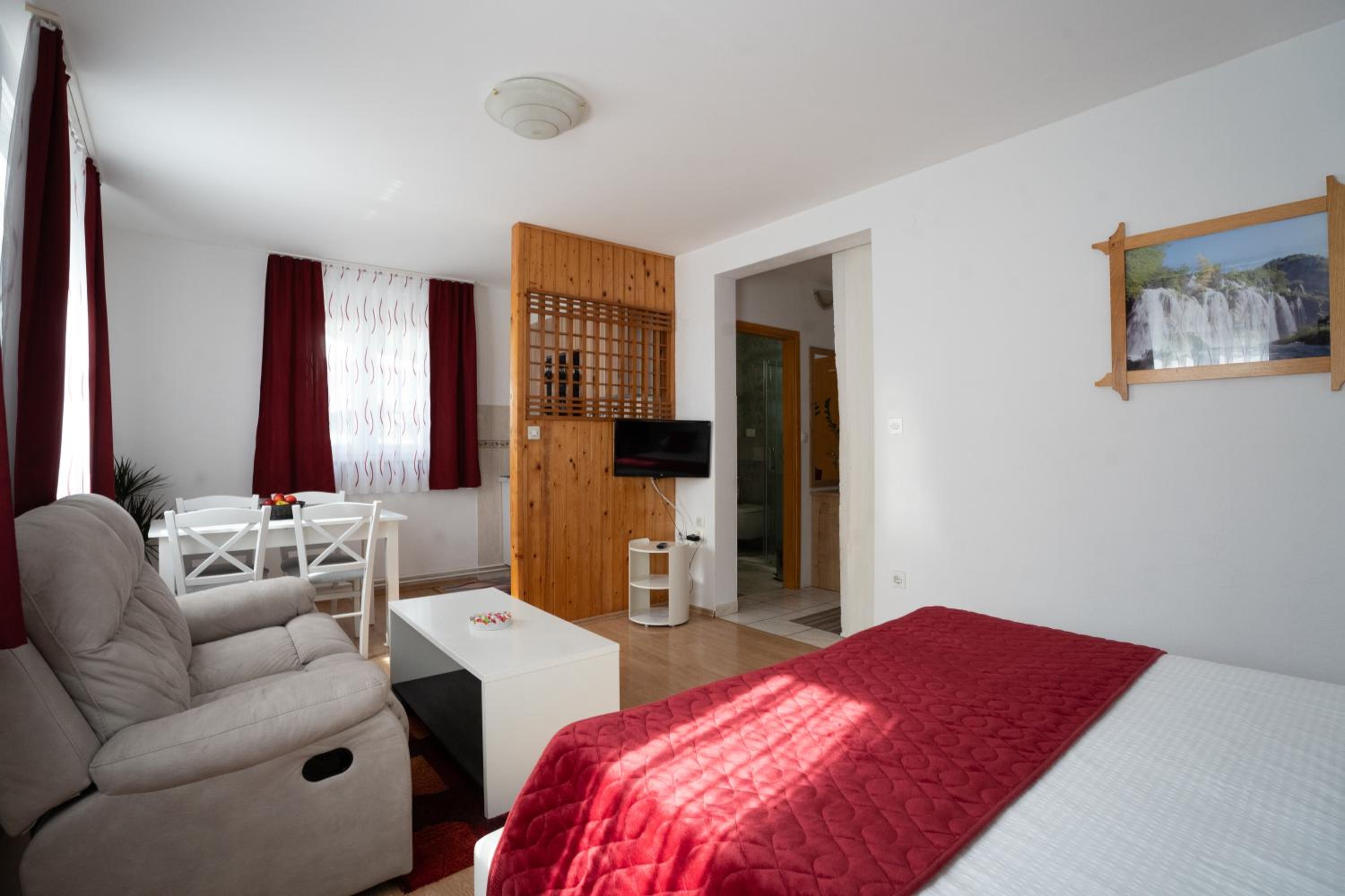 One-Bedroom Apartment - Photo 14