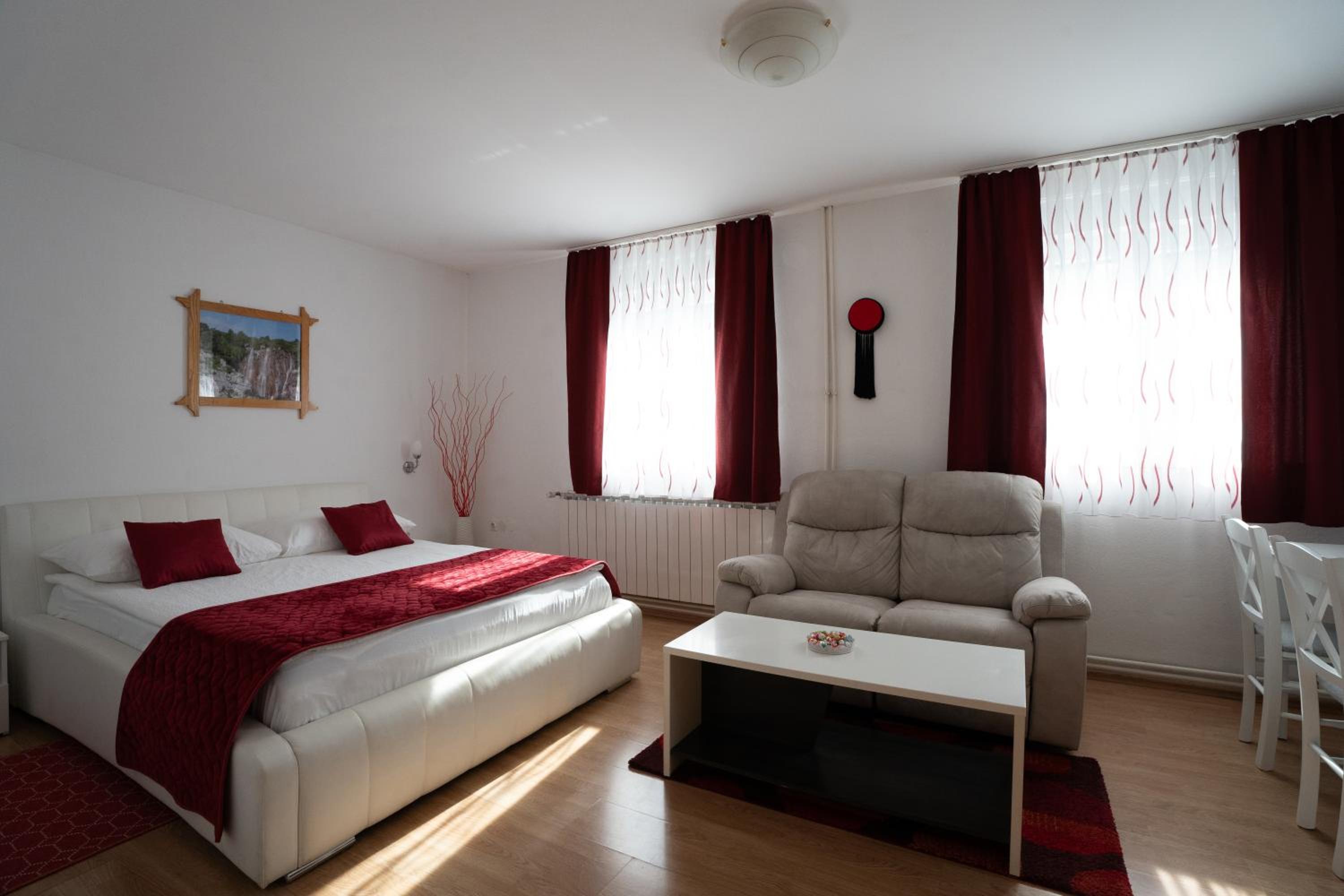 One-Bedroom Apartment - Photo 18