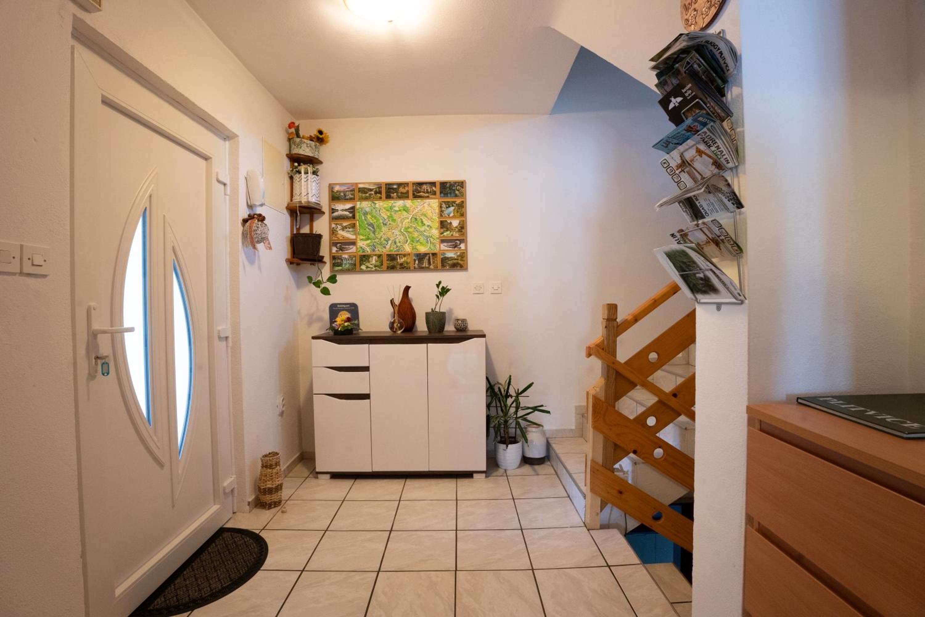 One-Bedroom Apartment - Photo 3