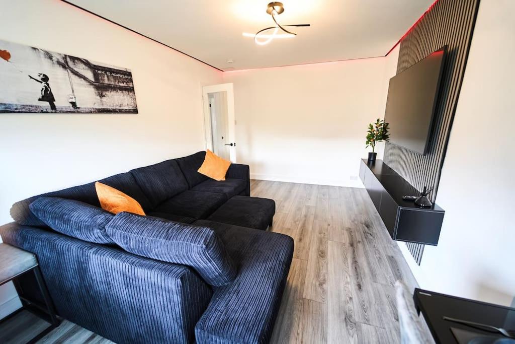 Three-Bedroom Apartment photo 1