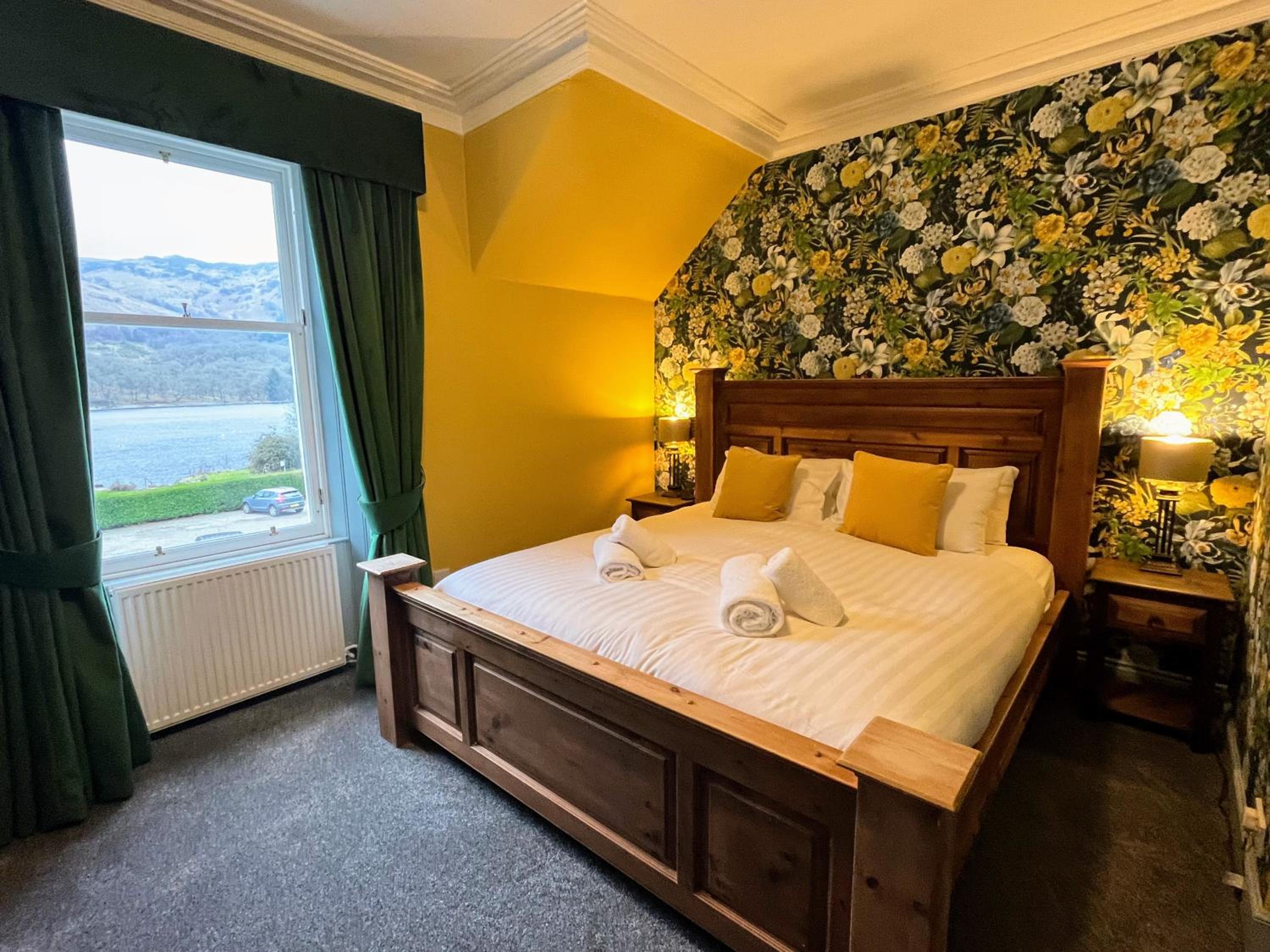 Superior King Room with Lake View photo 1