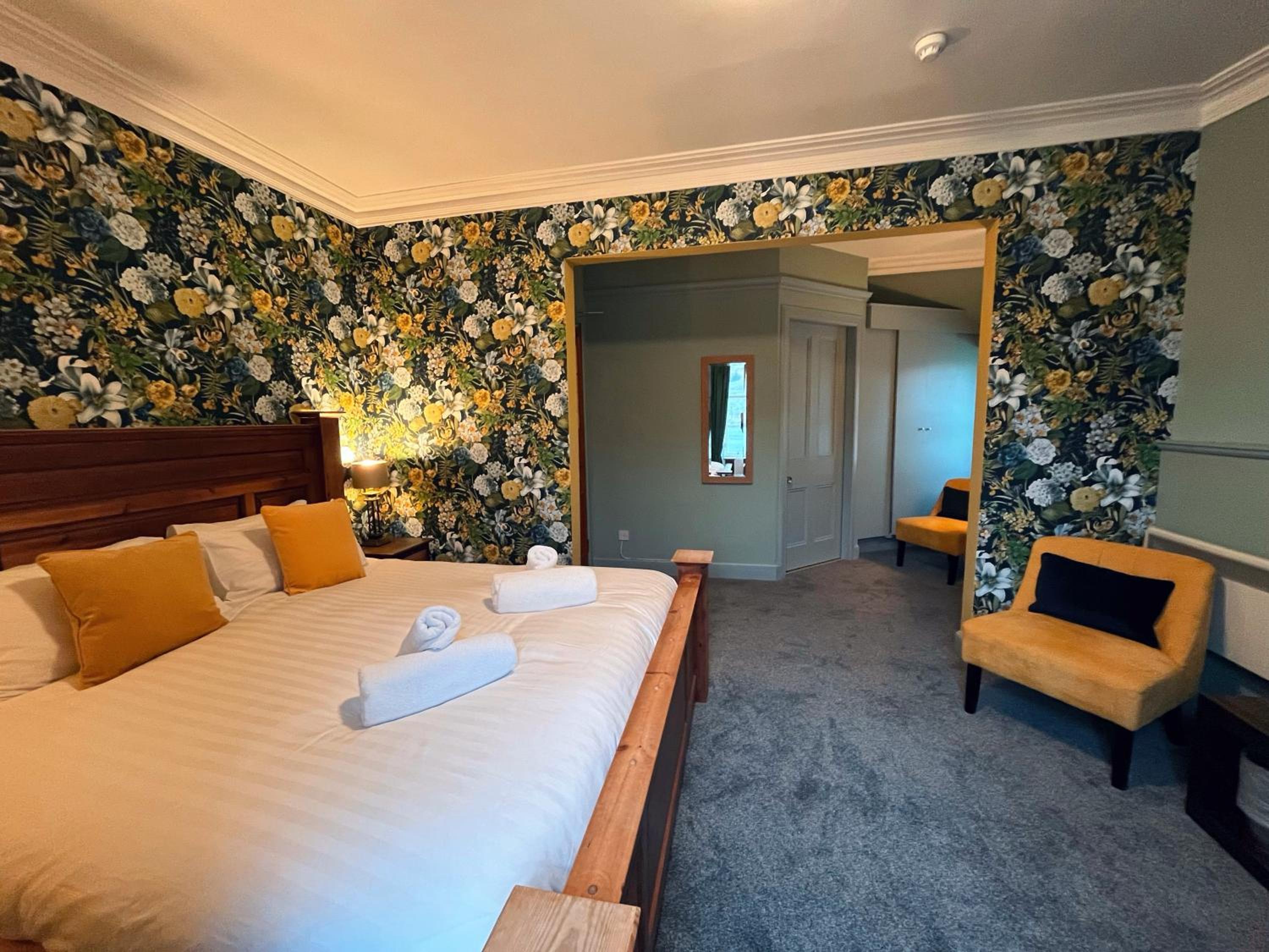 Superior King Room with Lake View photo 3