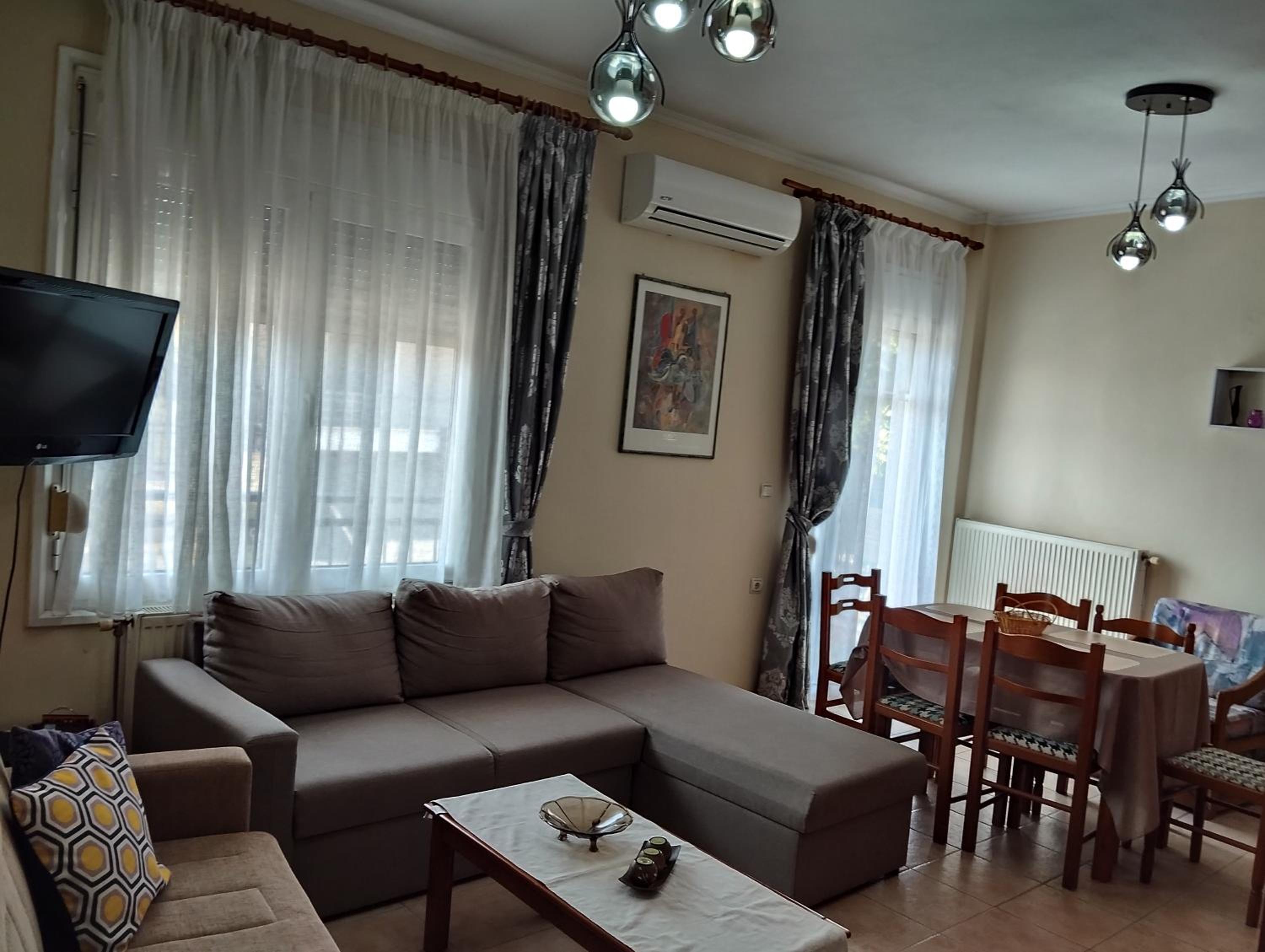 One-Bedroom Apartment photo 2