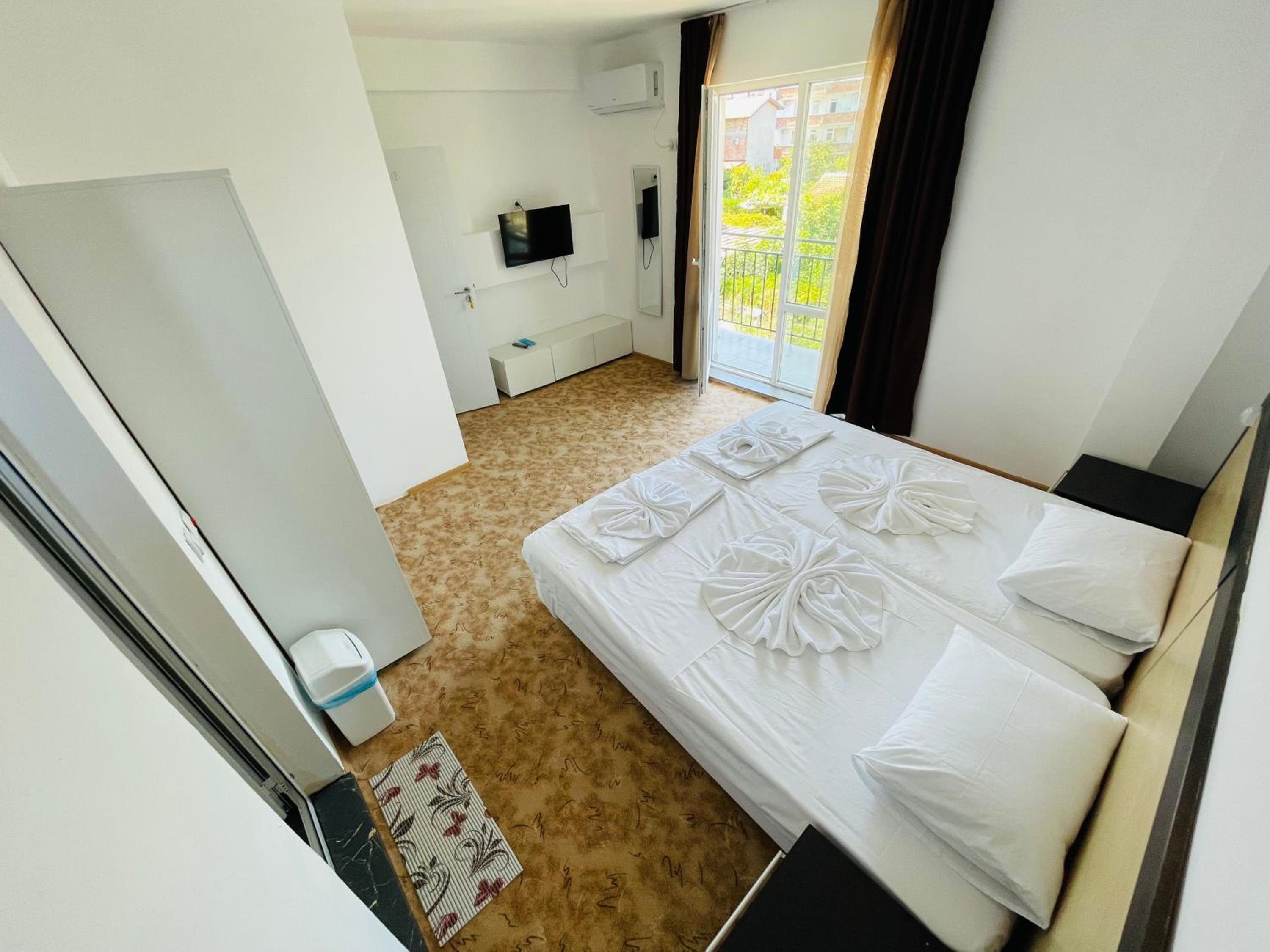 Double or Twin Room photo 3
