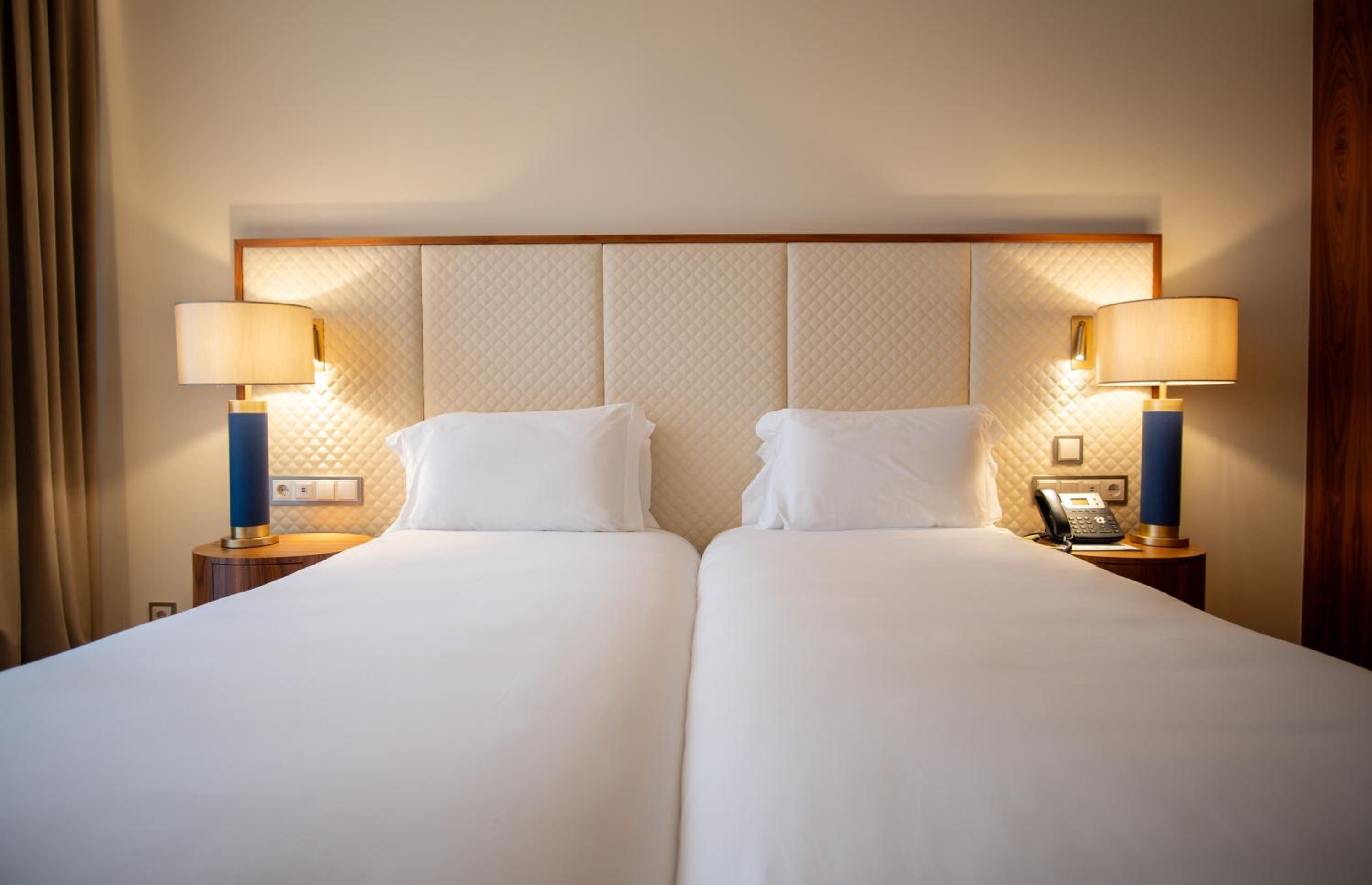 Deluxe Twin Room with Balcony - Photo 3