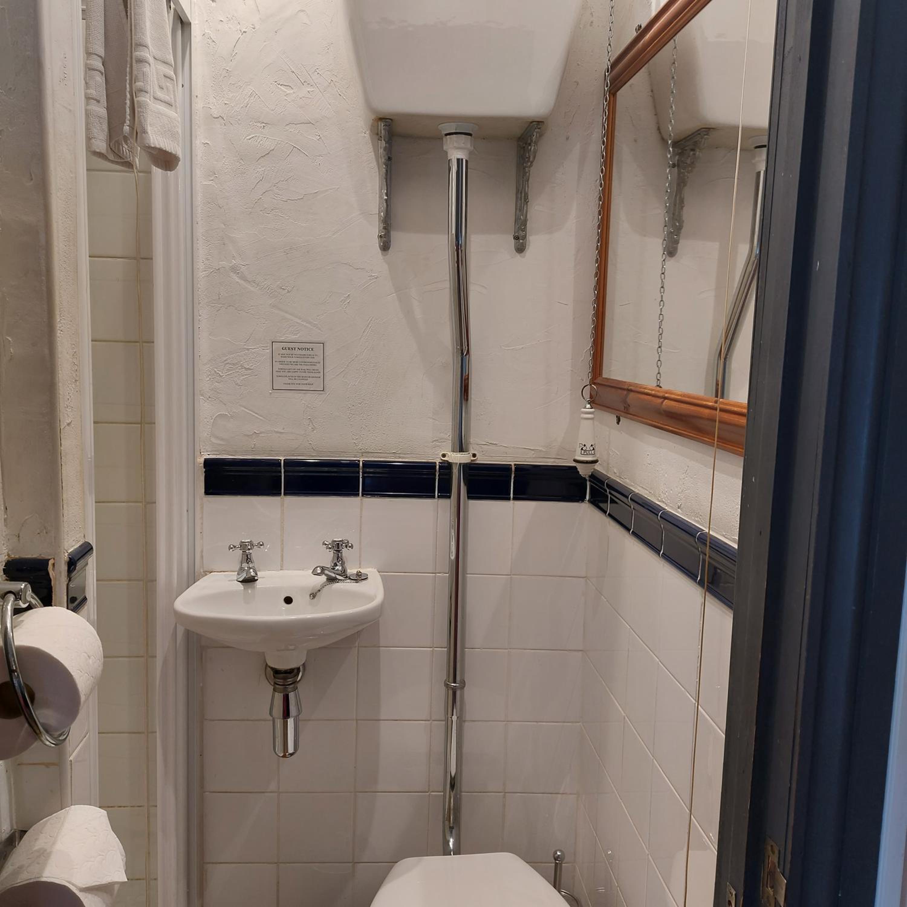 Deluxe Double Room with Shower photo 3