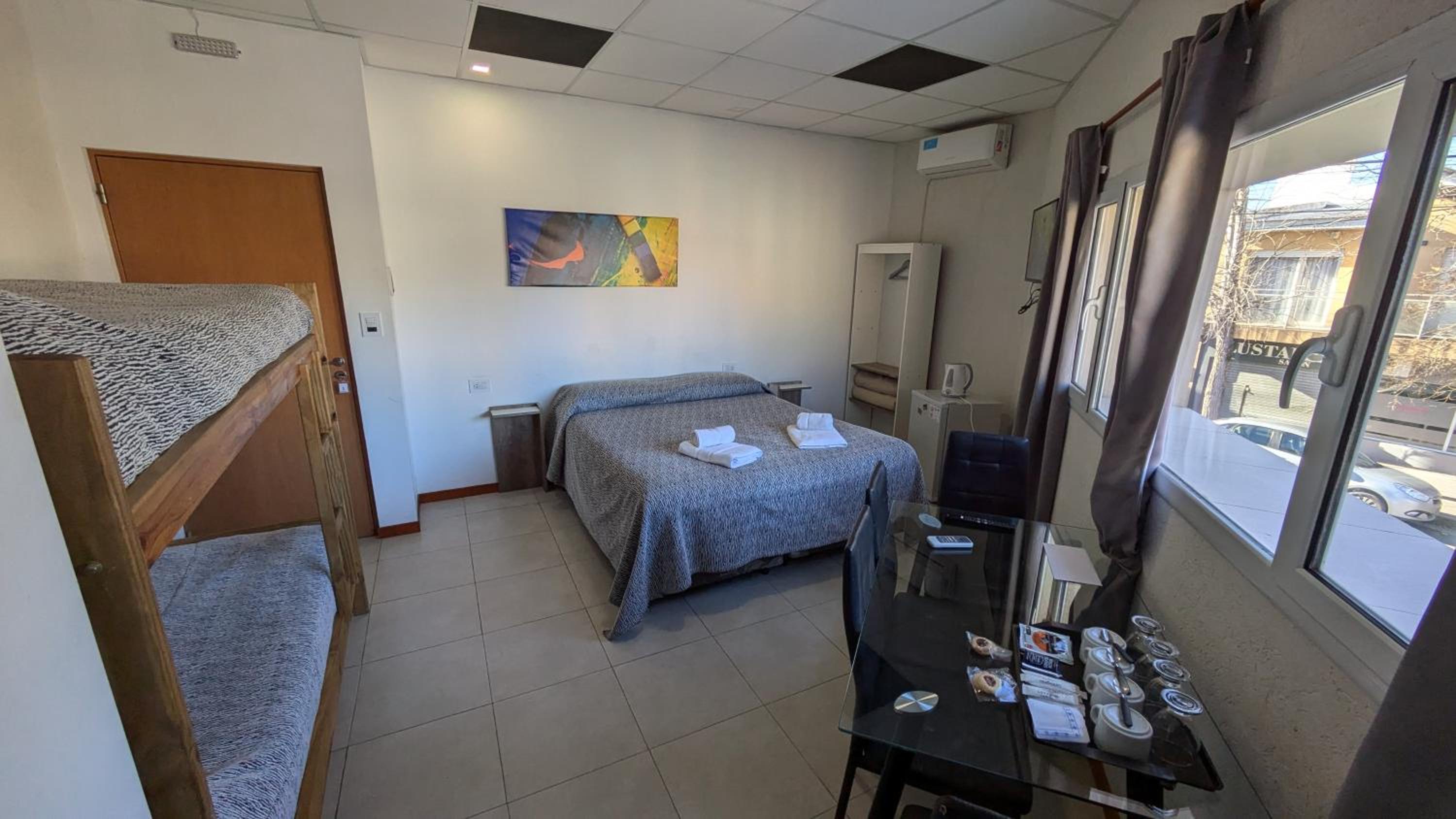 Quadruple Room with Private Bathroom photo 2