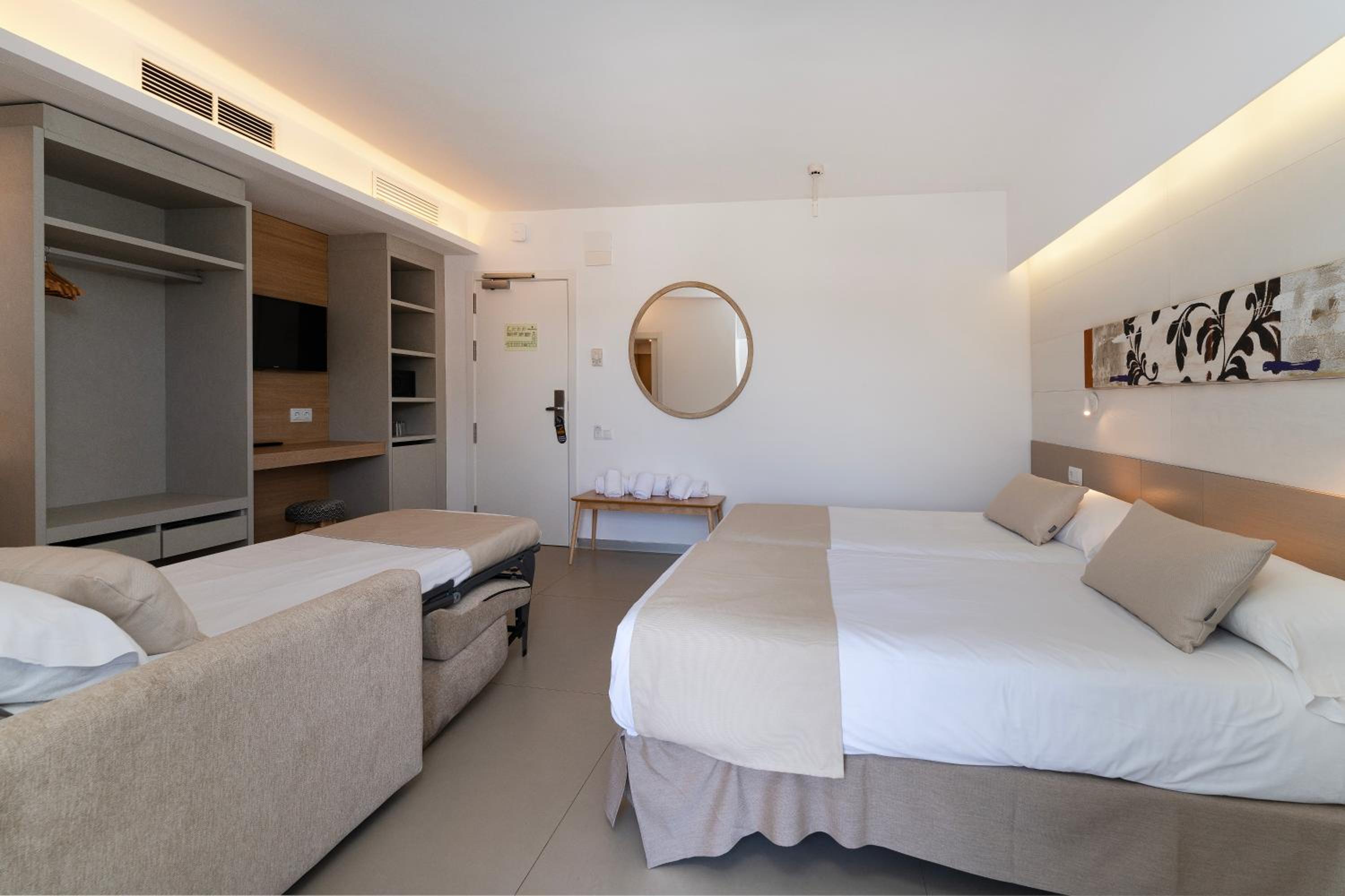 Superior Triple Room photo 2