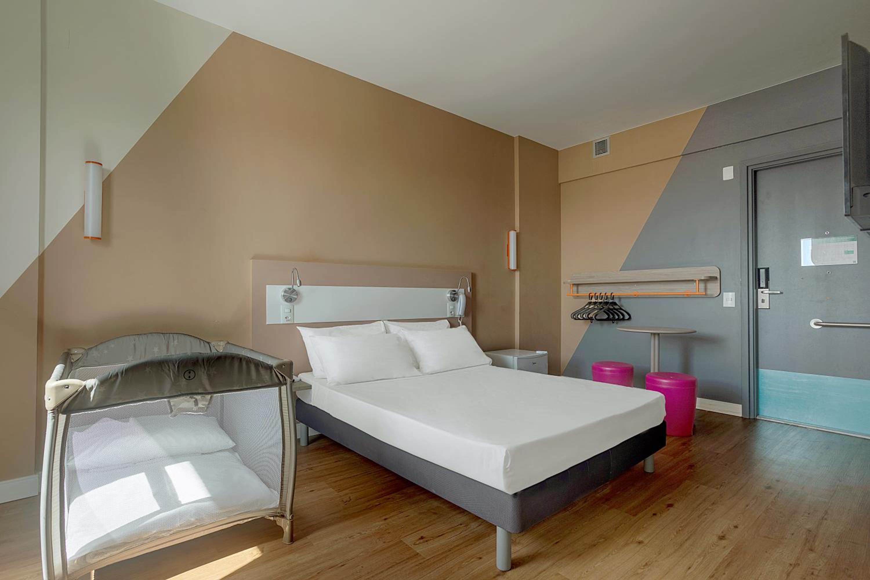 Standard Room - Disability Access - Photo 4