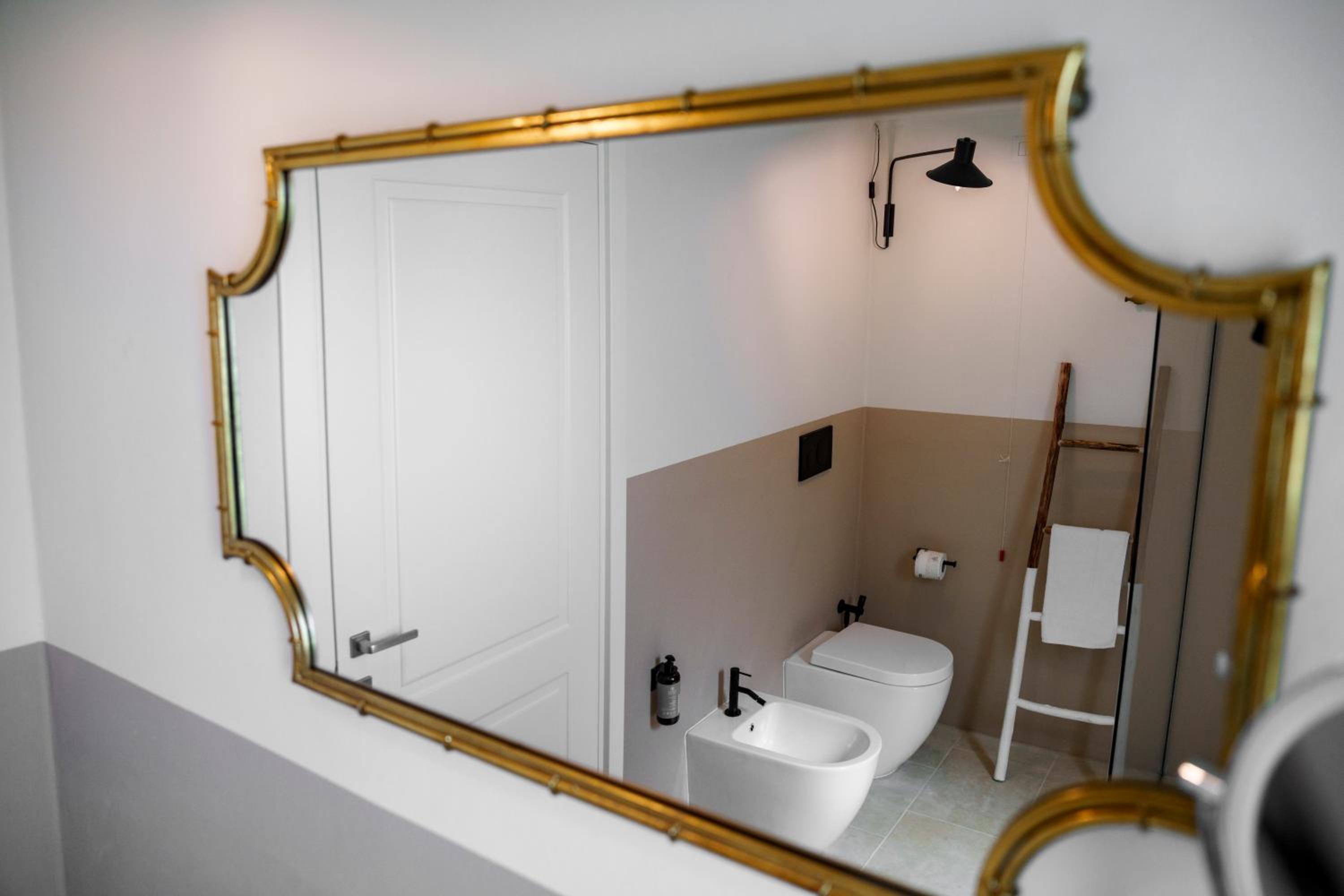 Executive Suite - Photo 13