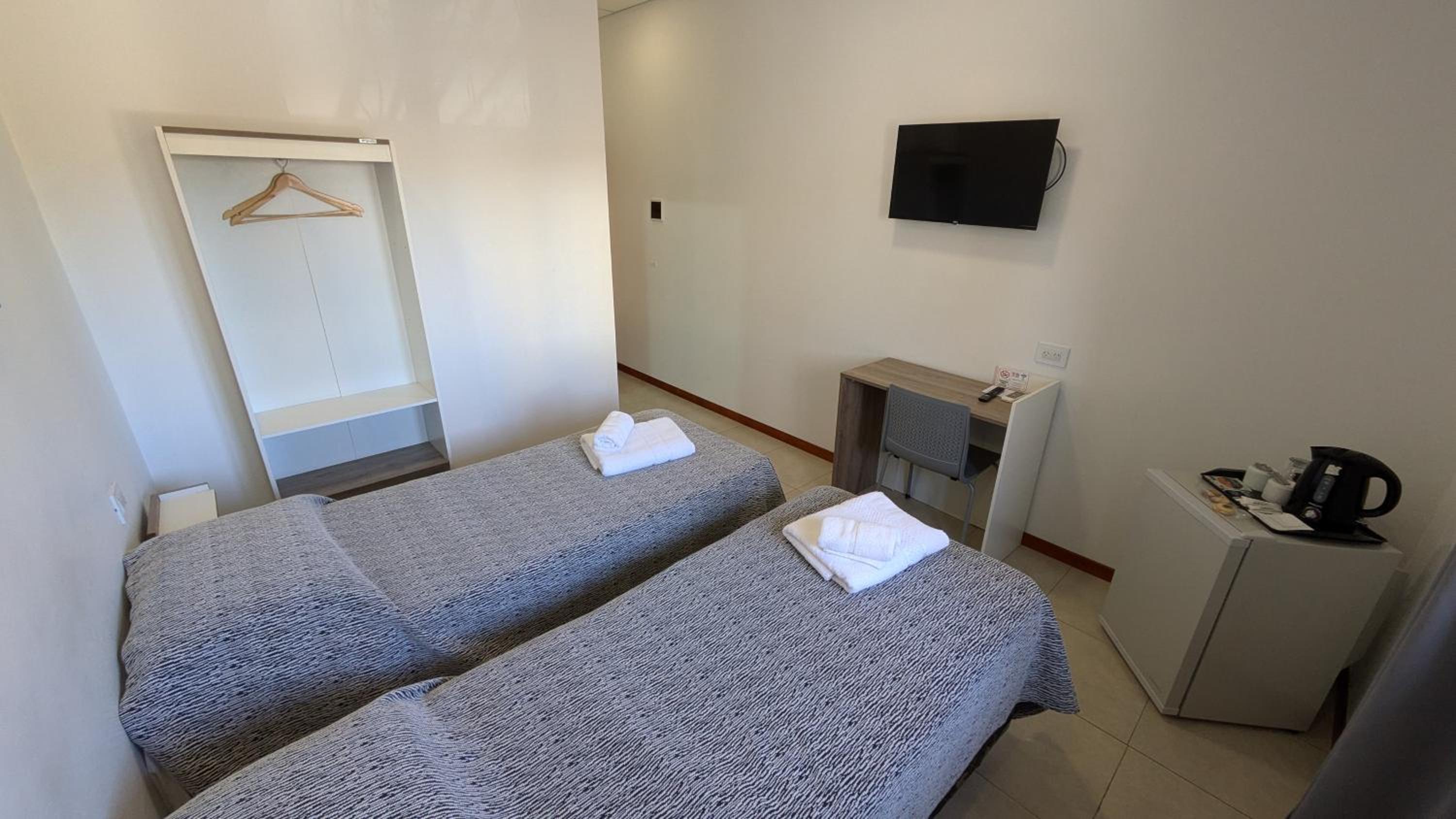 Double Room with Private Bathroom photo 3