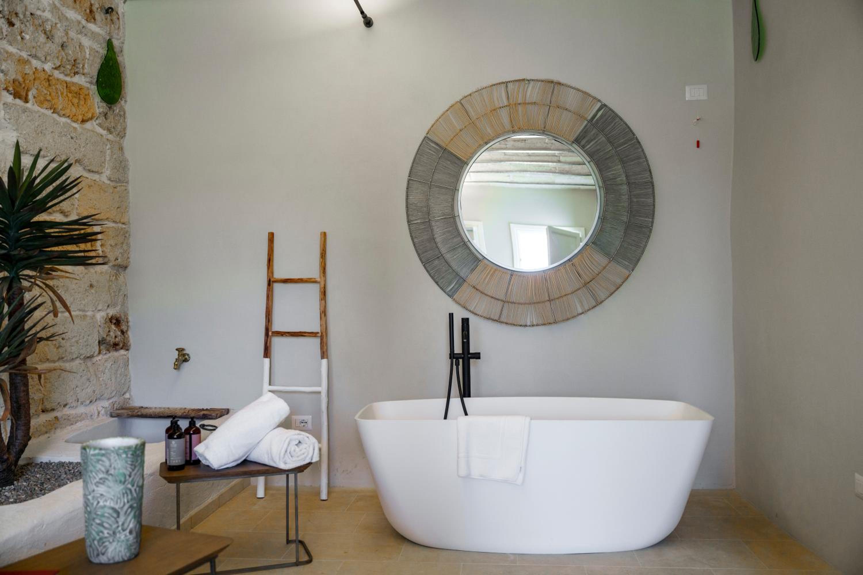 Executive Suite - Photo 12