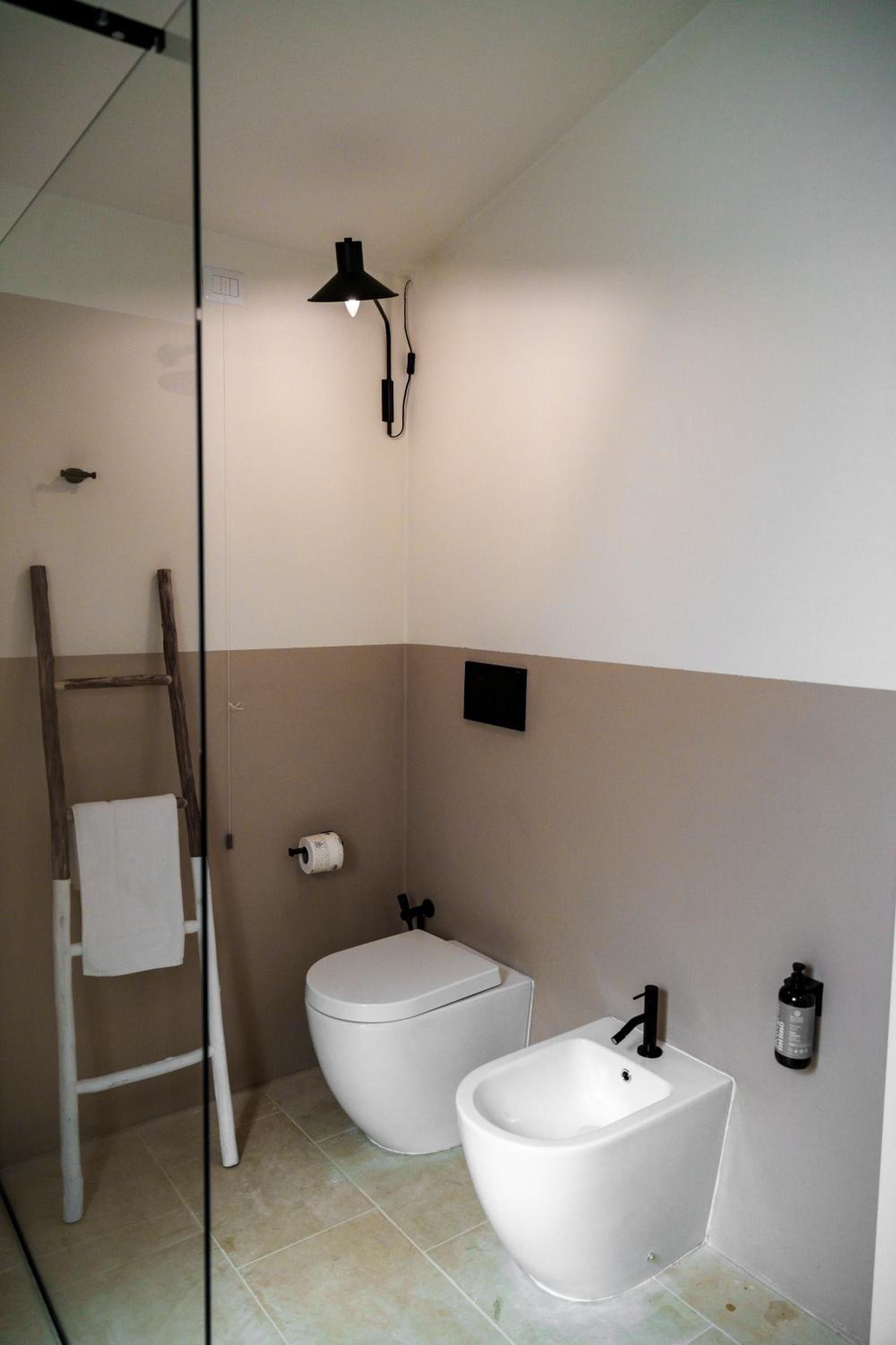 Executive Suite - Photo 11
