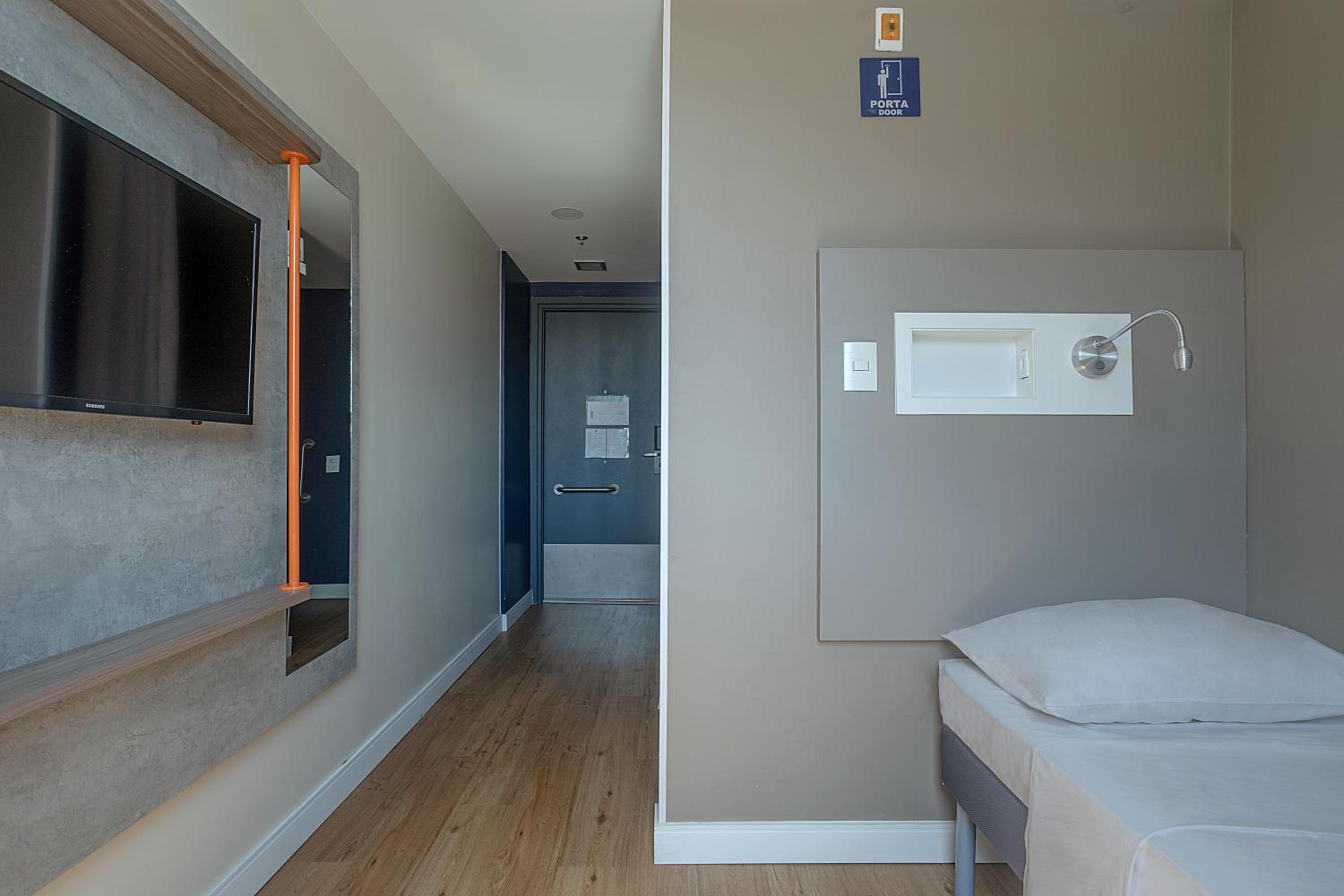 Standard Single Room - Disability Access - Photo 1