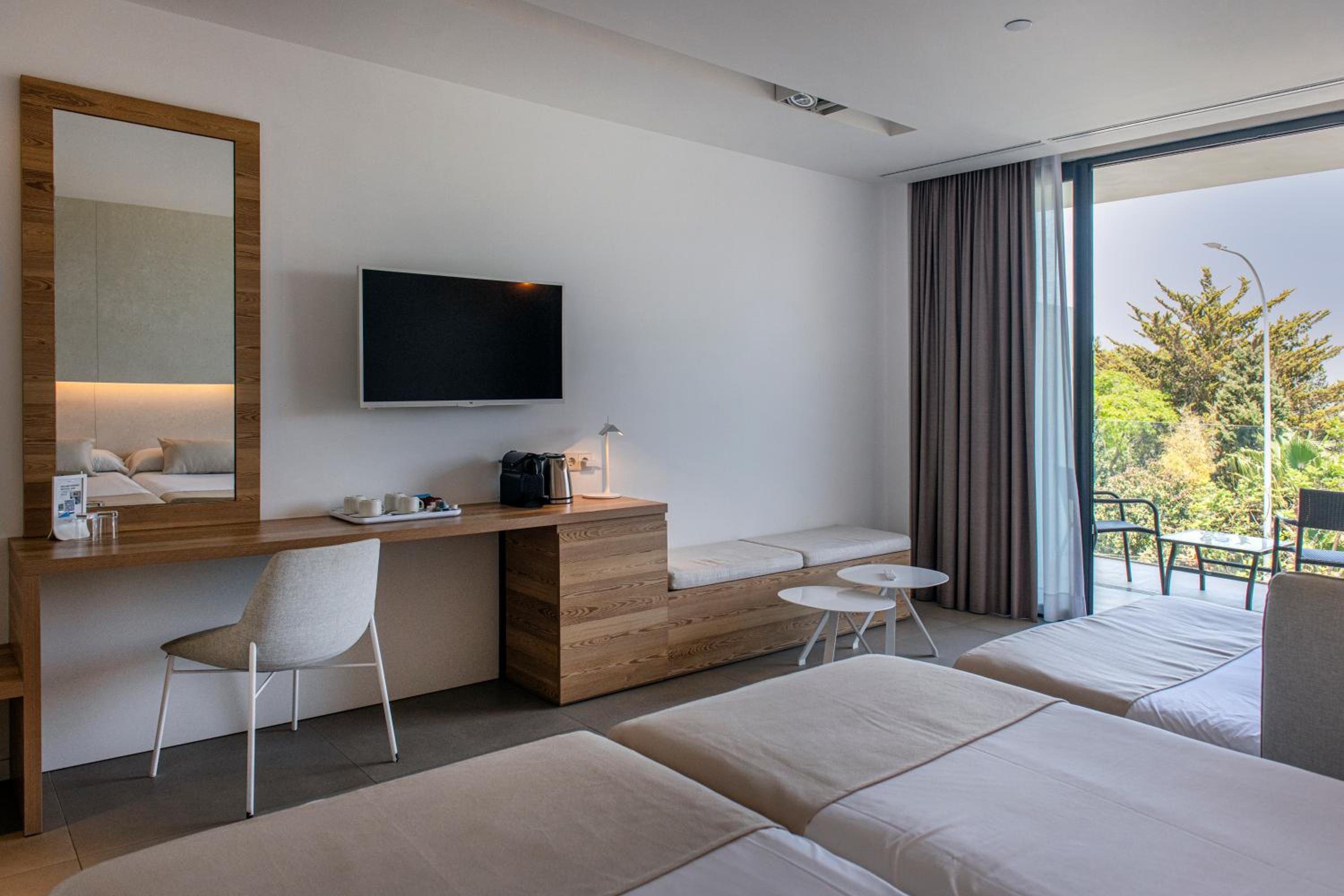 Junior Suite (2 Adults + 1 Child) photo 2