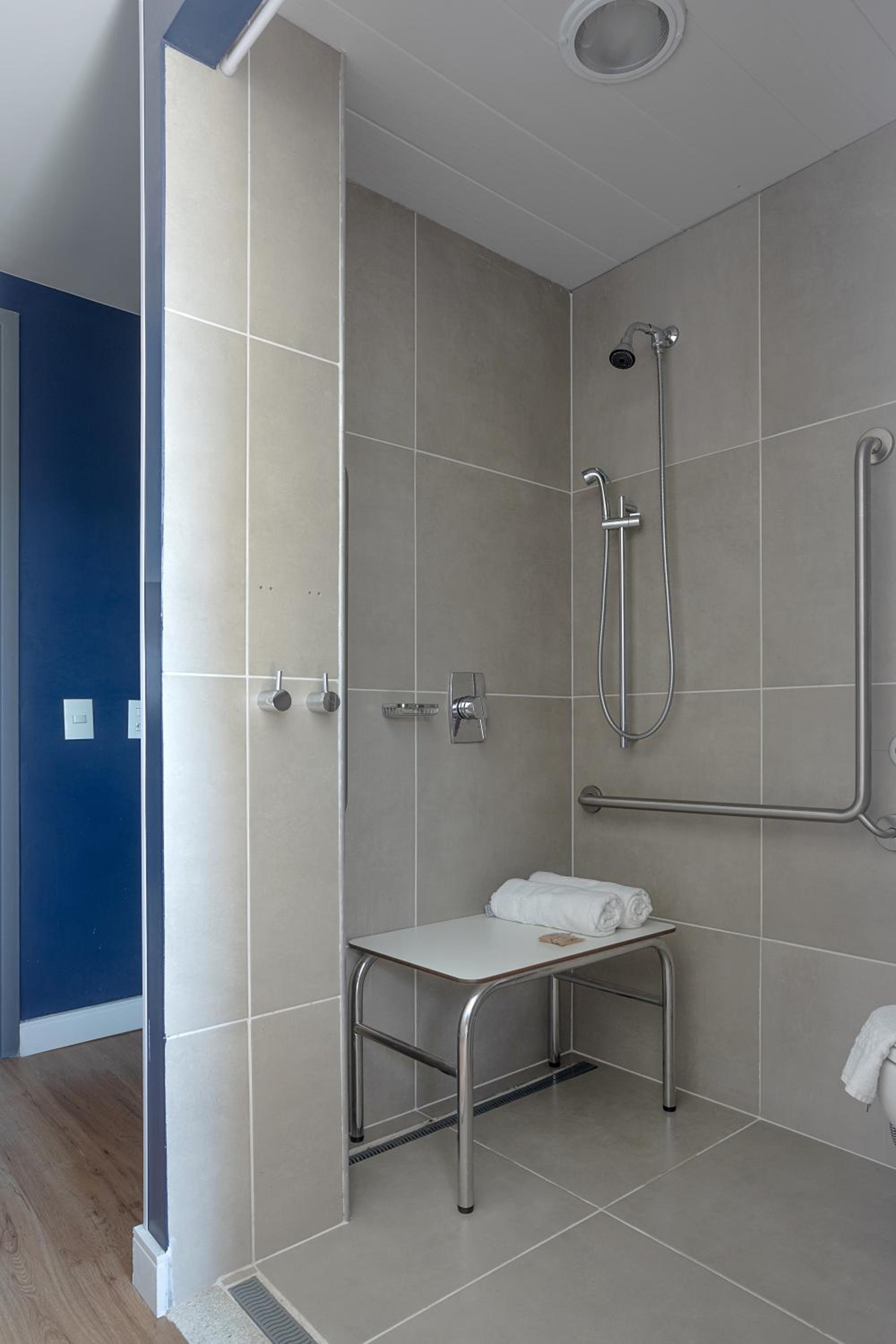 Standard Single Room - Disability Access - Photo 4