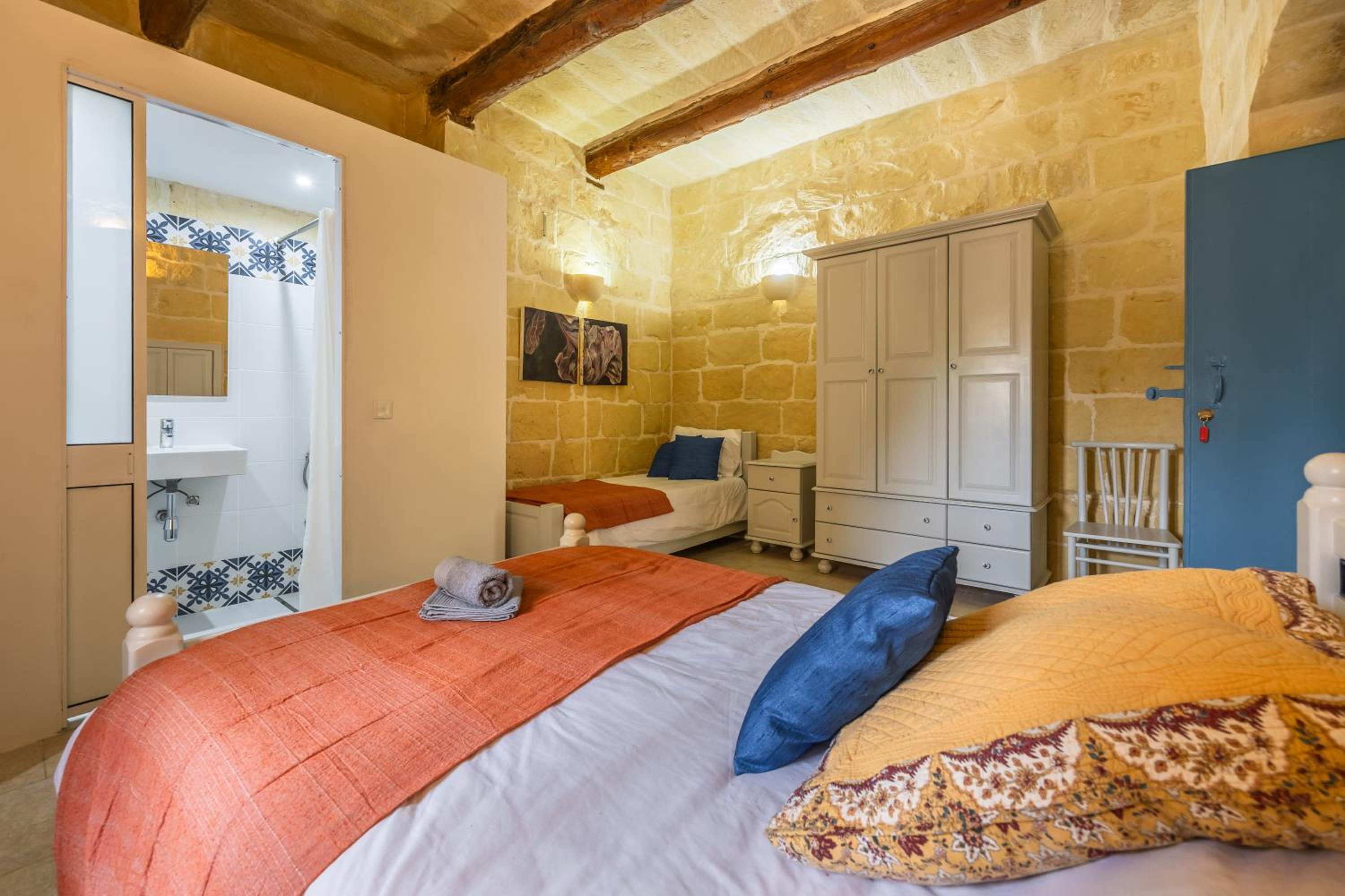 Triple Room with Private Bathroom photo 2