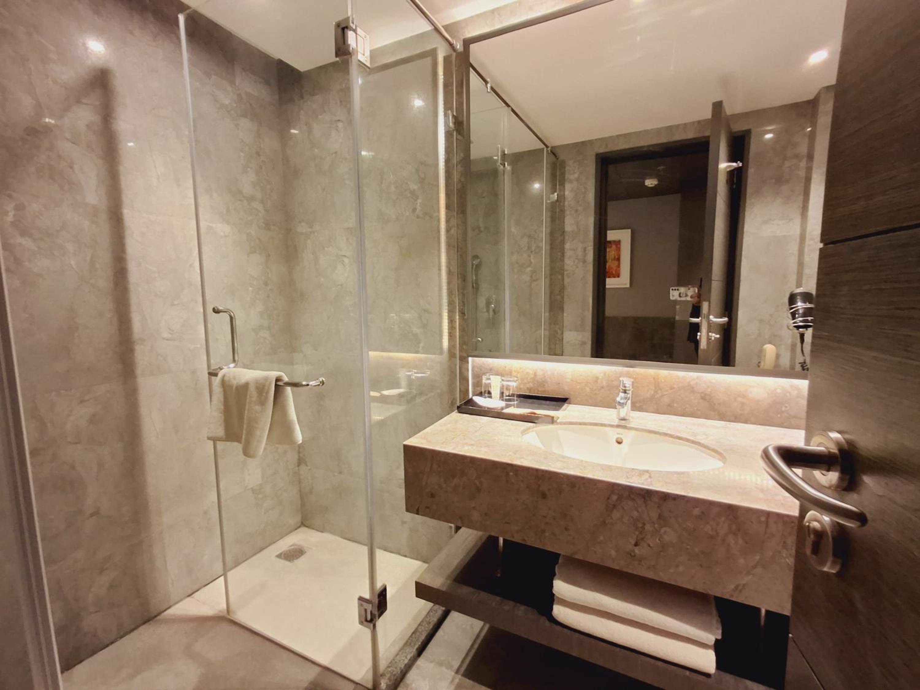 Deluxe Twin Room - Non-Smoking - Photo 5