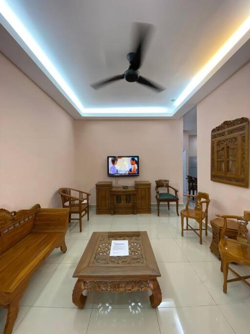 Three-Bedroom House photo 1