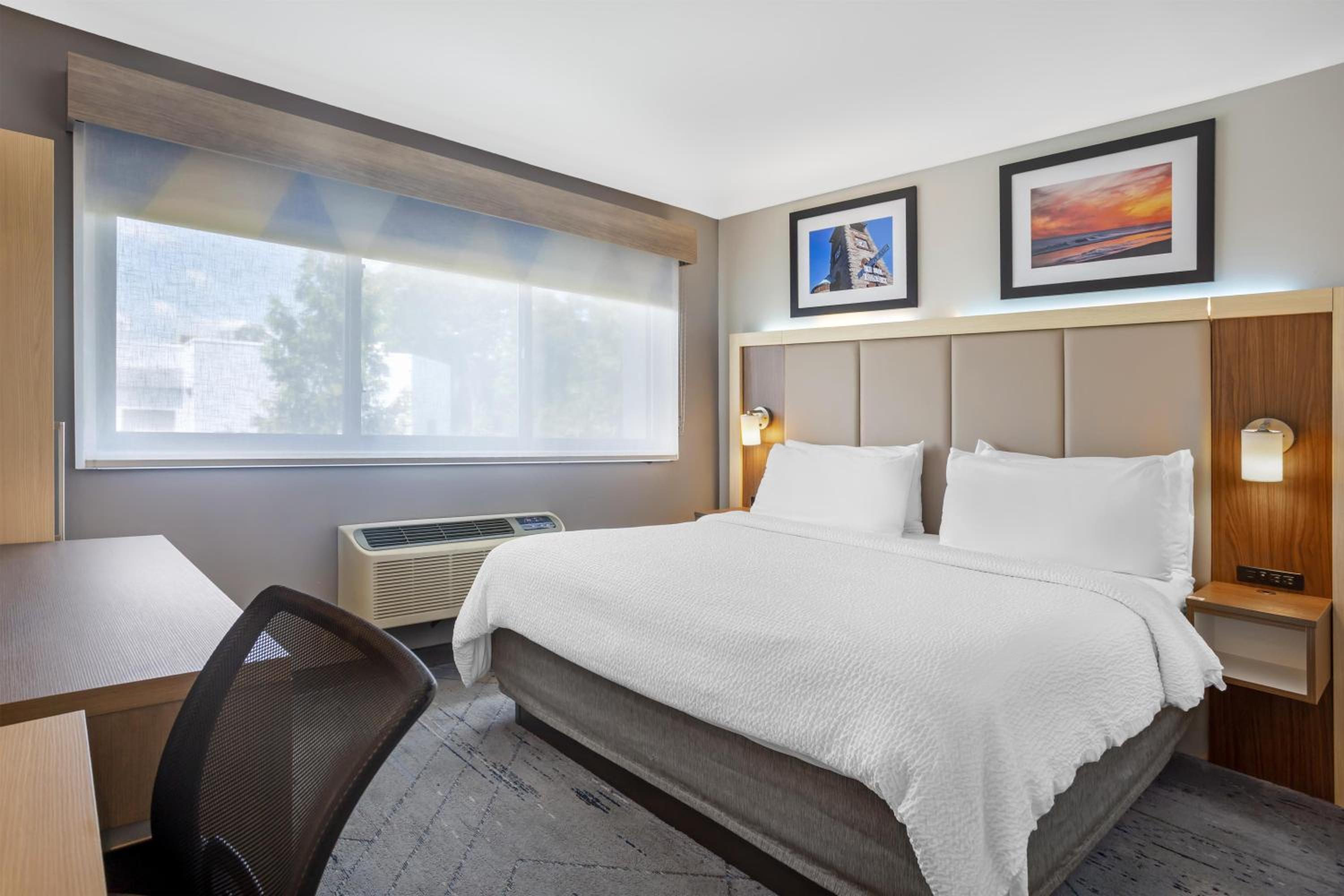 King Room with Walk-in Shower - Non-Smoking