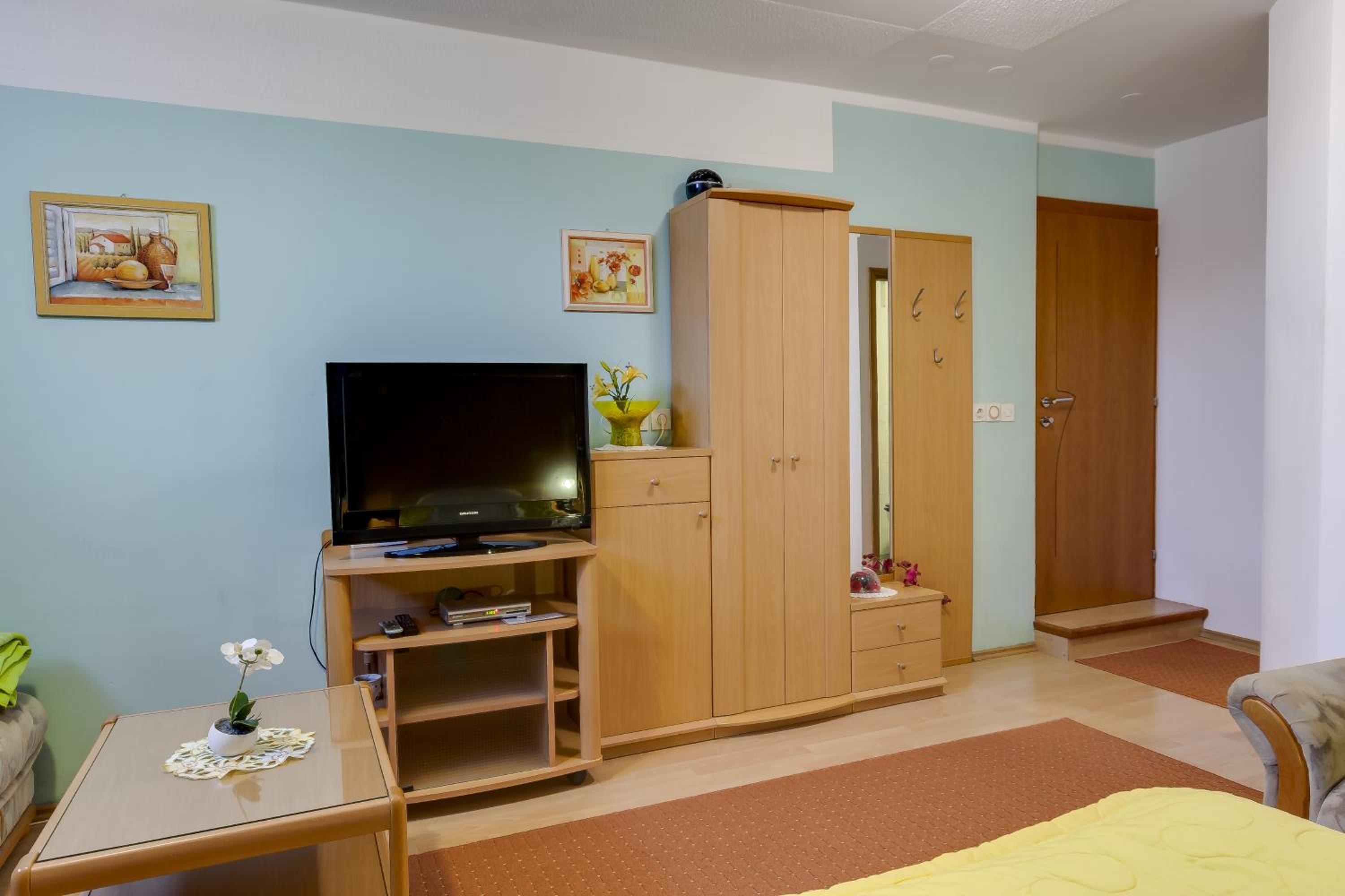 Triple Room - Basement photo 1