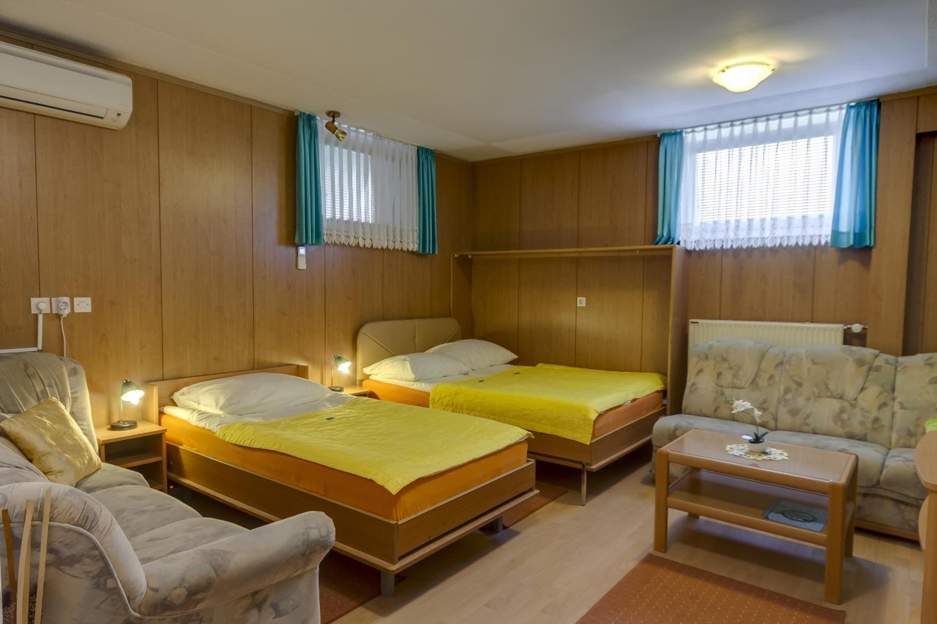 Triple Room - Basement photo 2