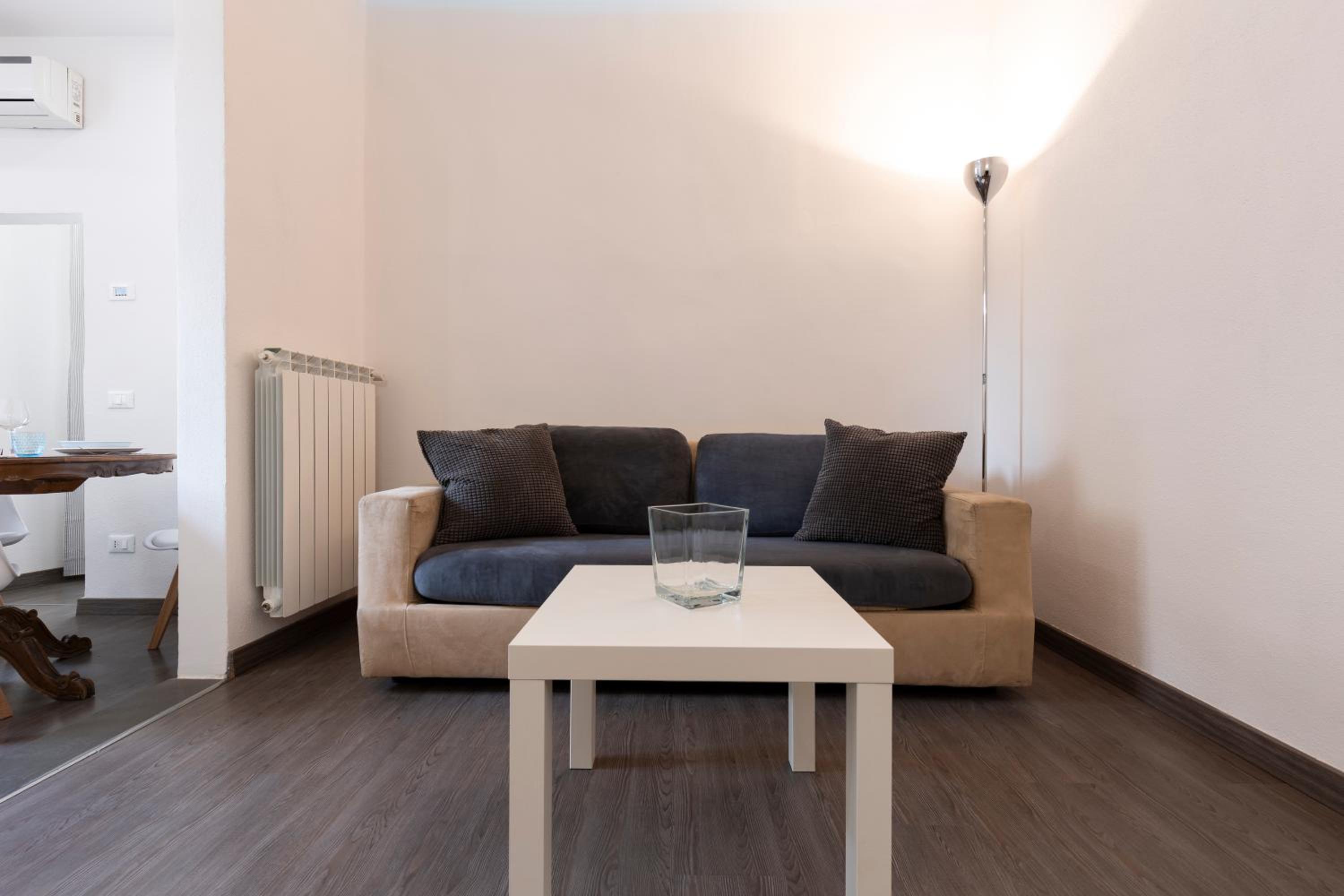 One-Bedroom Apartment photo 3