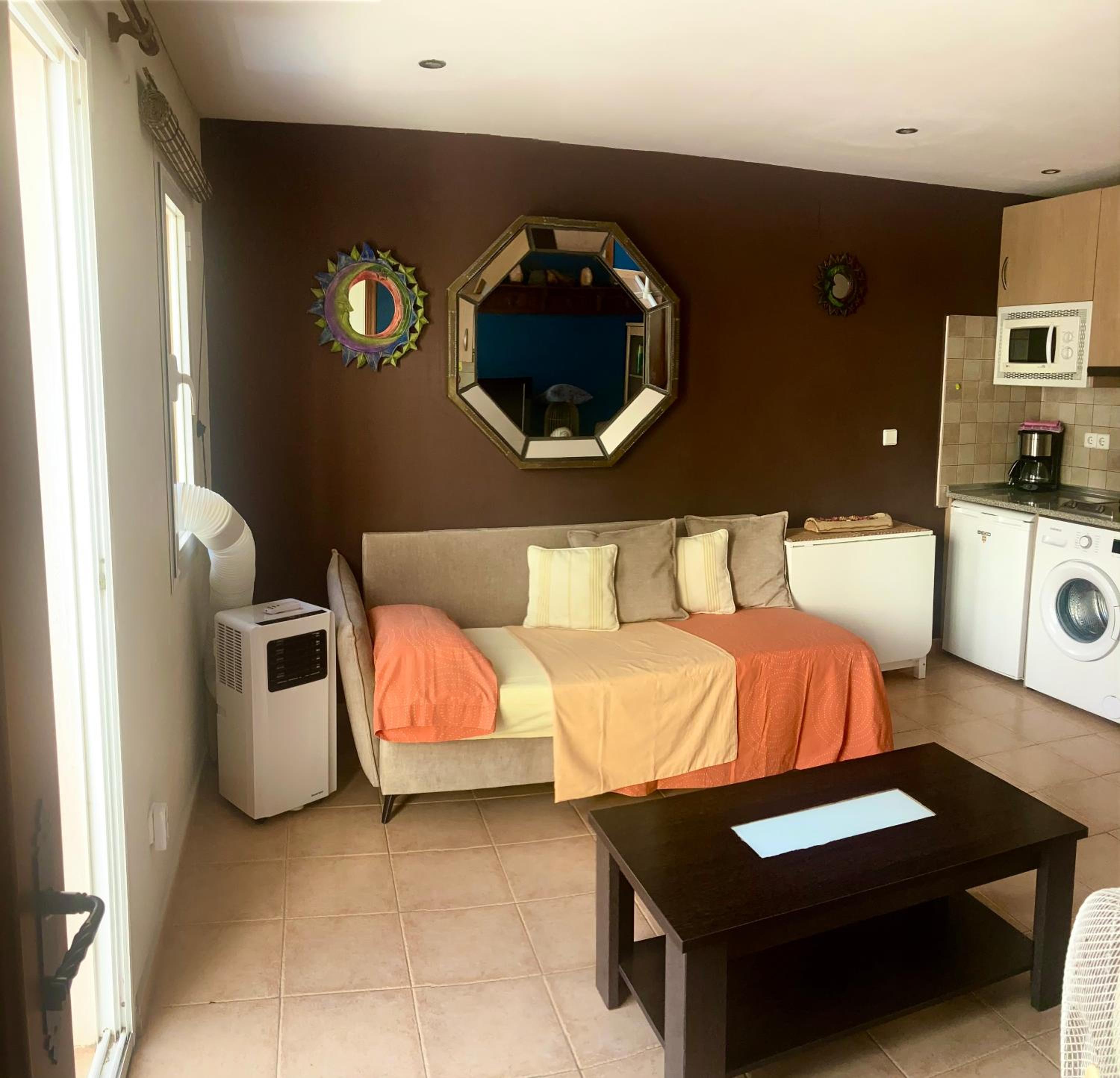 One-Bedroom Apartment - Photo 4