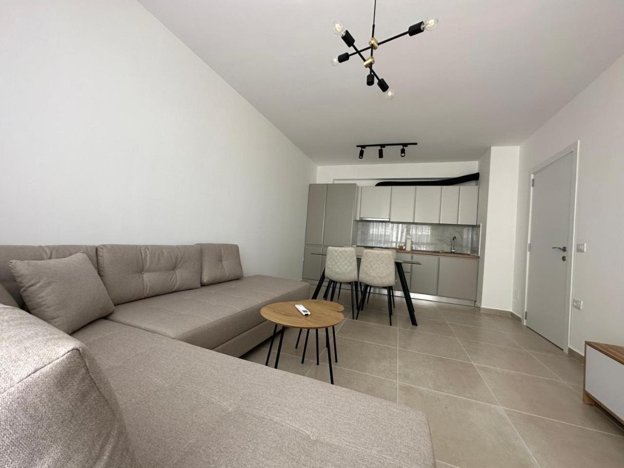 One-Bedroom Apartment with Balcony and Sea View photo 3