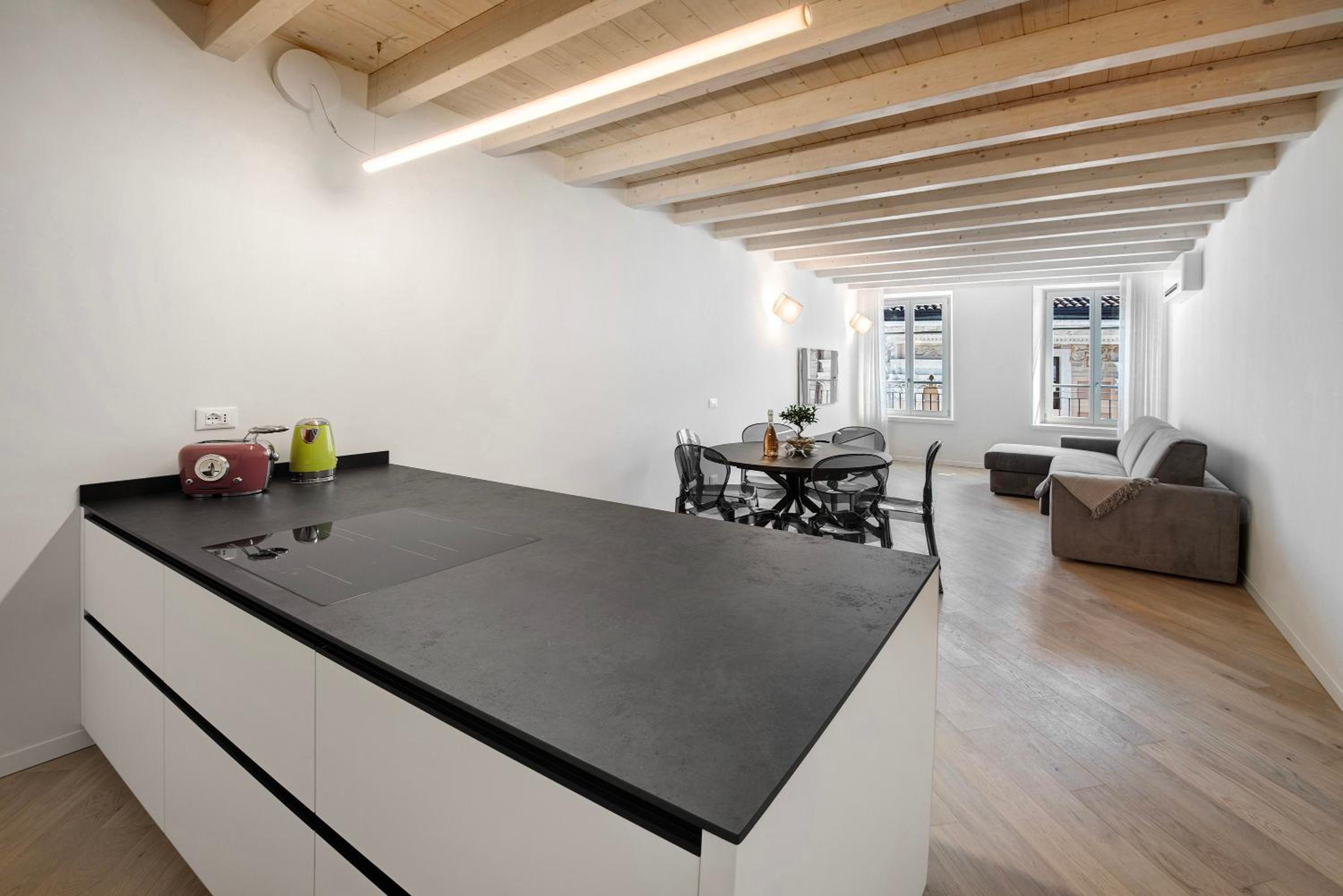 Three-Bedroom Apartment with Lake View photo 2
