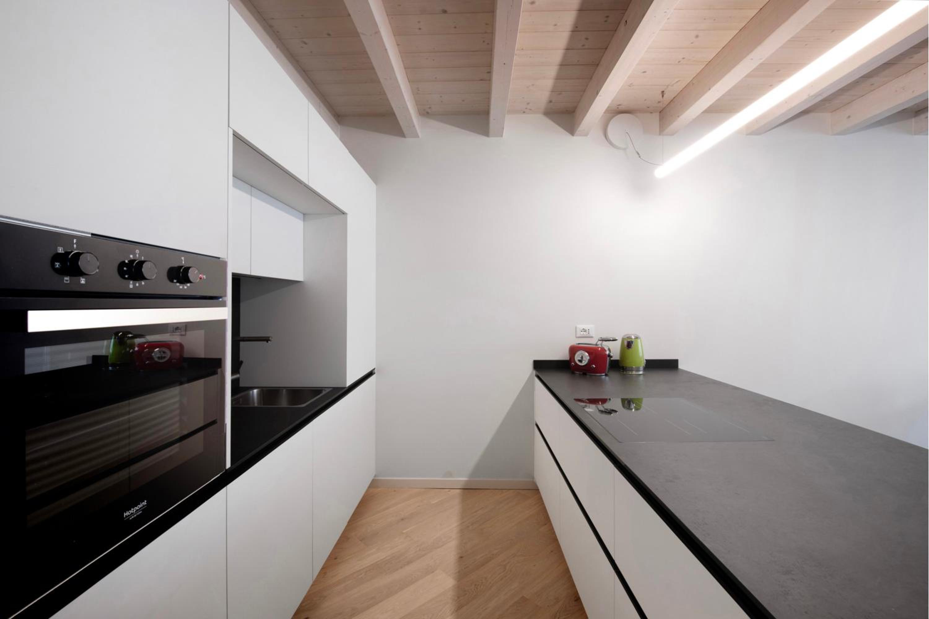 Three-Bedroom Apartment with Lake View photo 3