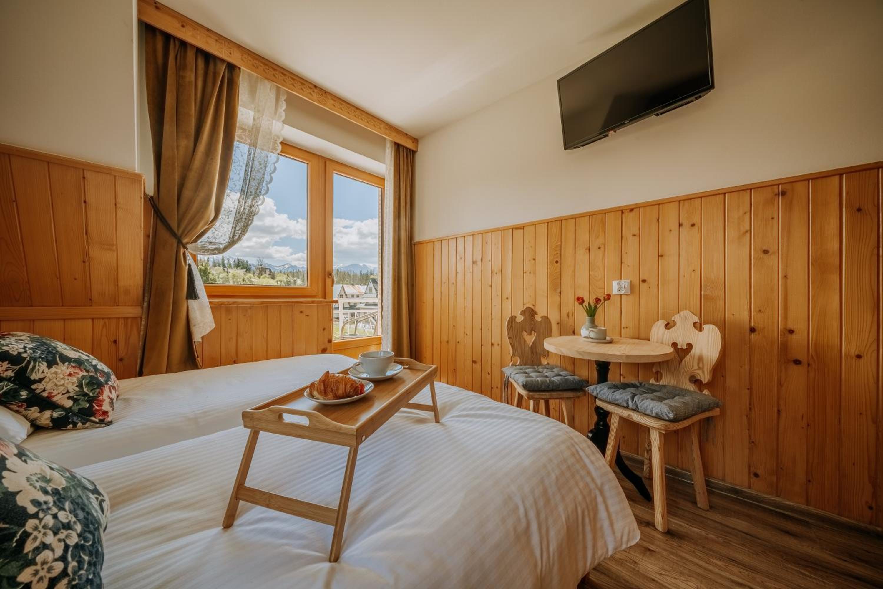 Standard Twin Room with Mountain View photo 1