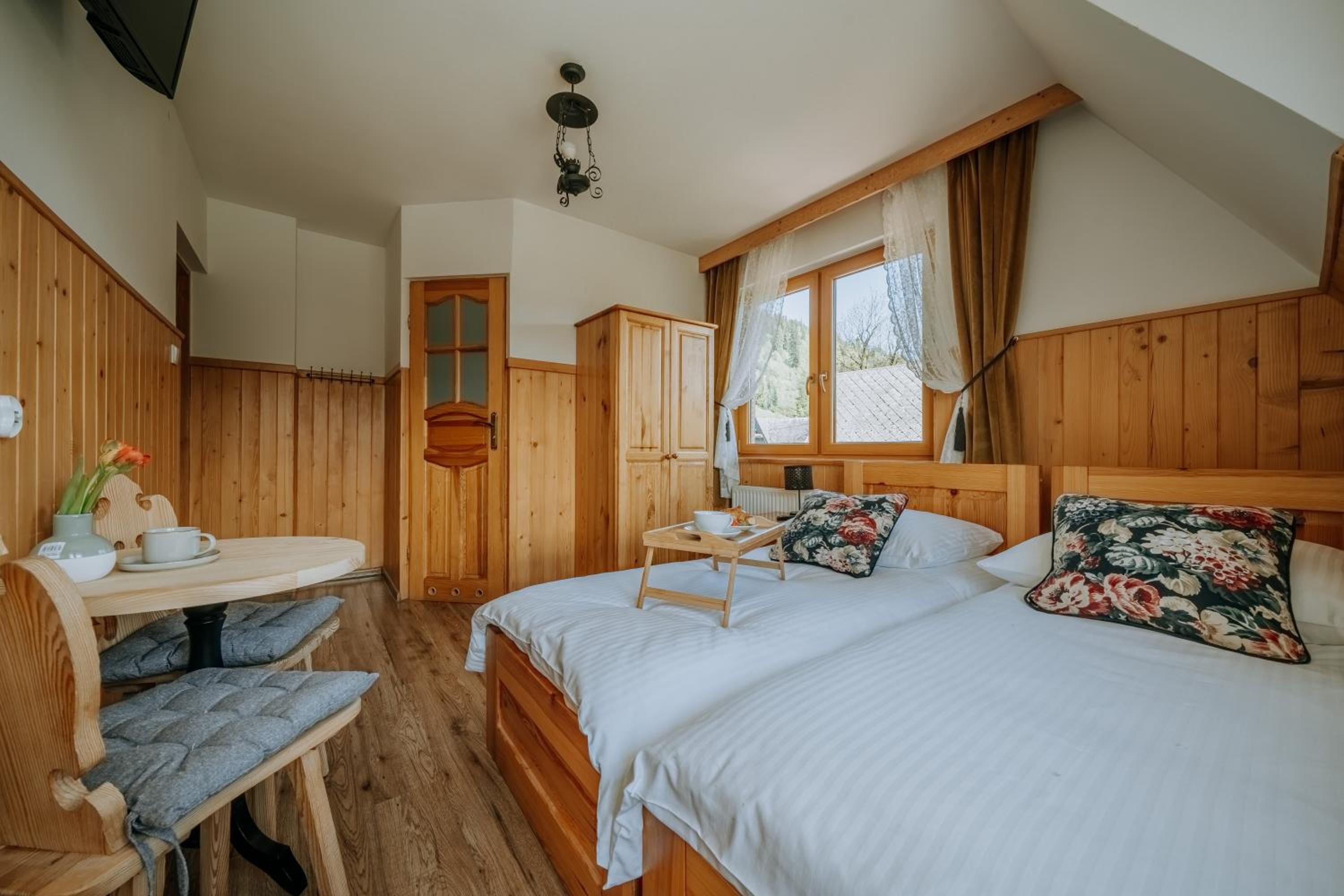 Standard Twin Room with Mountain View photo 2