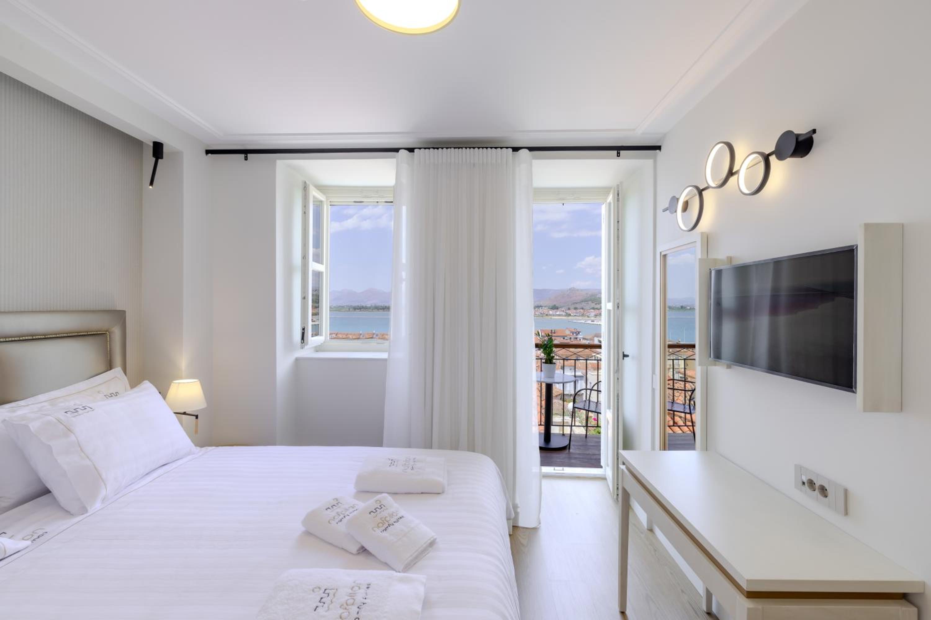 Deluxe Suite with Sea View photo 1