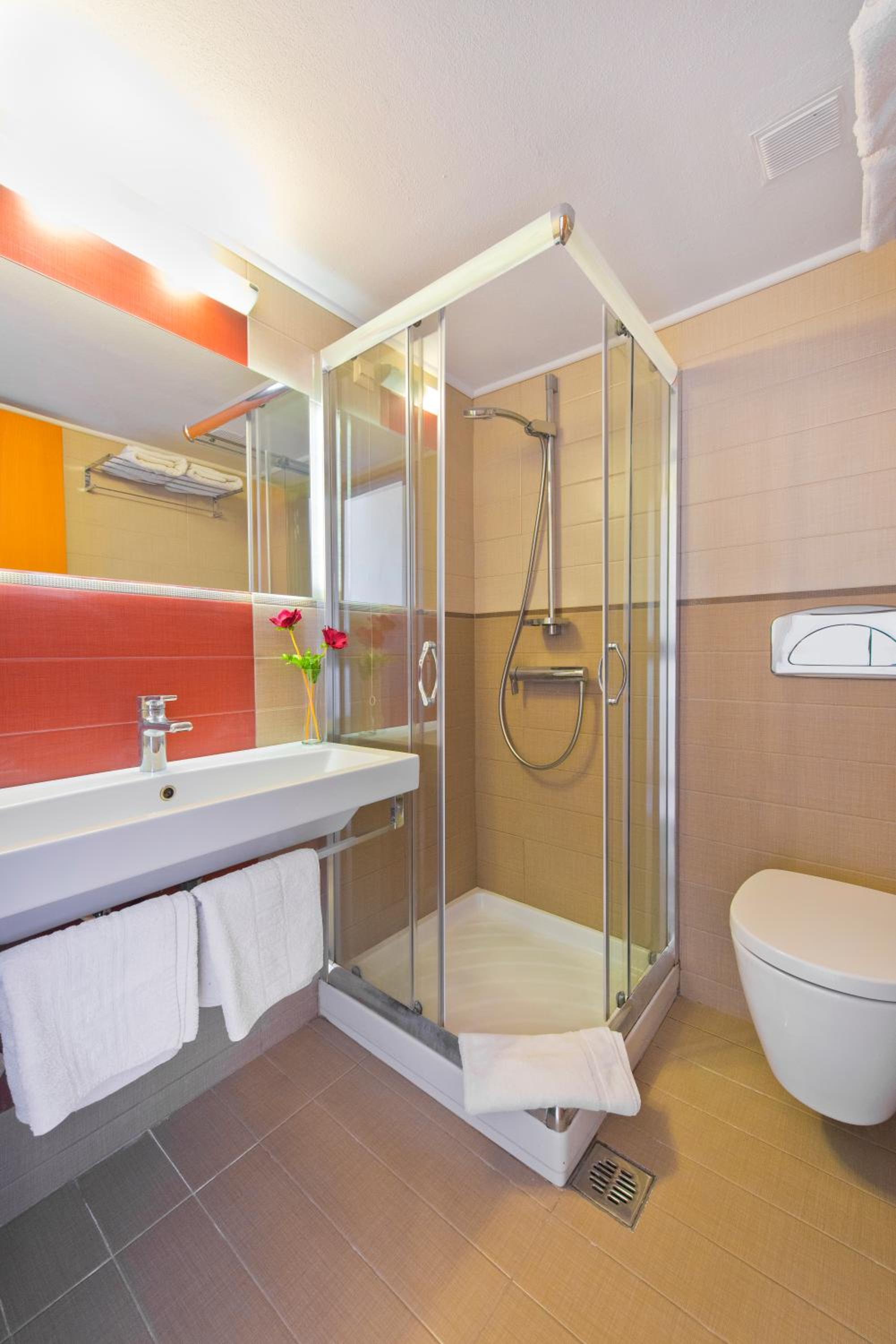 Superior Twin Room with Sea View - Photo 15