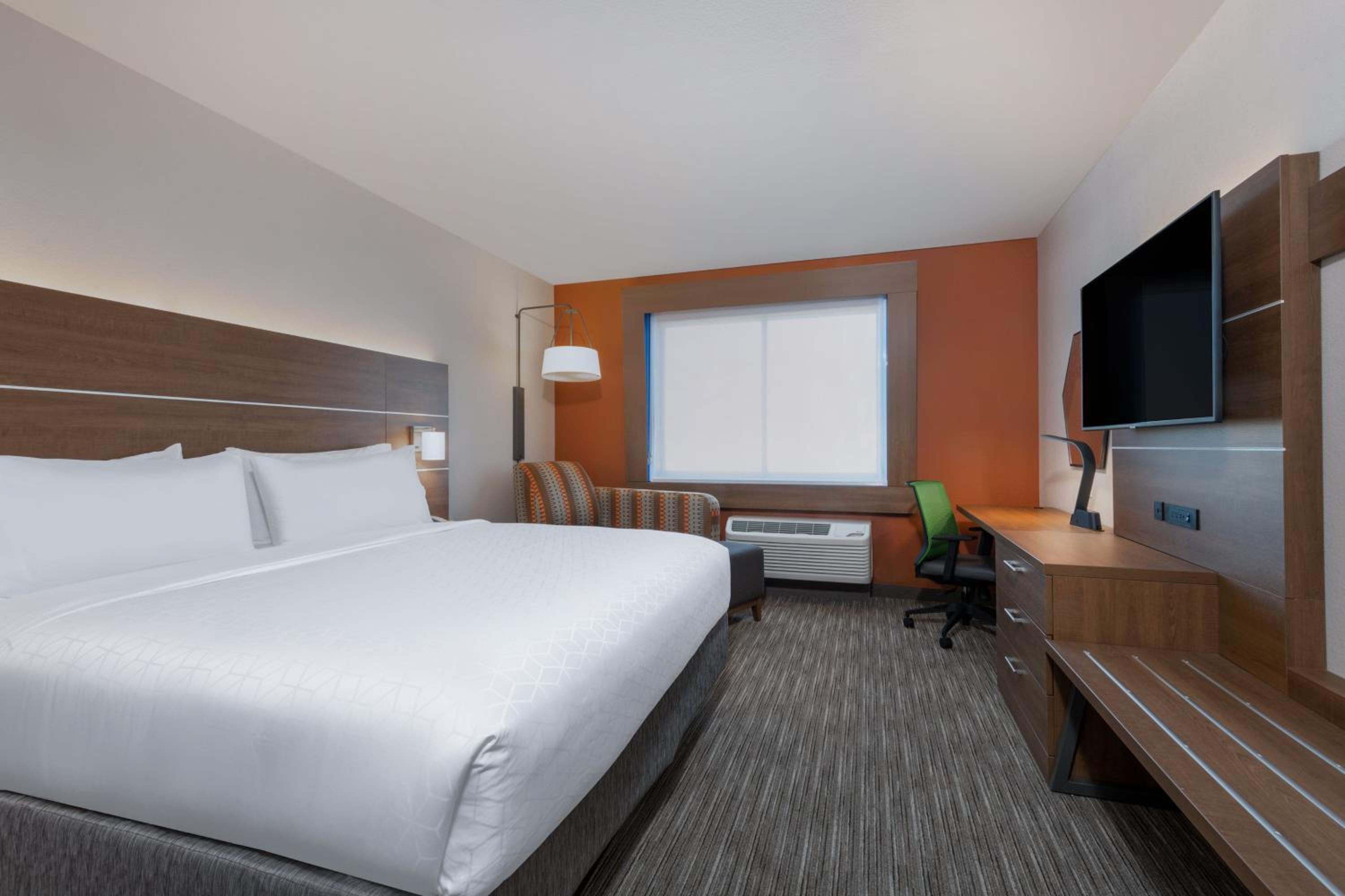 King Room - Hearing Accessible/Non-Smoking  - Photo 2